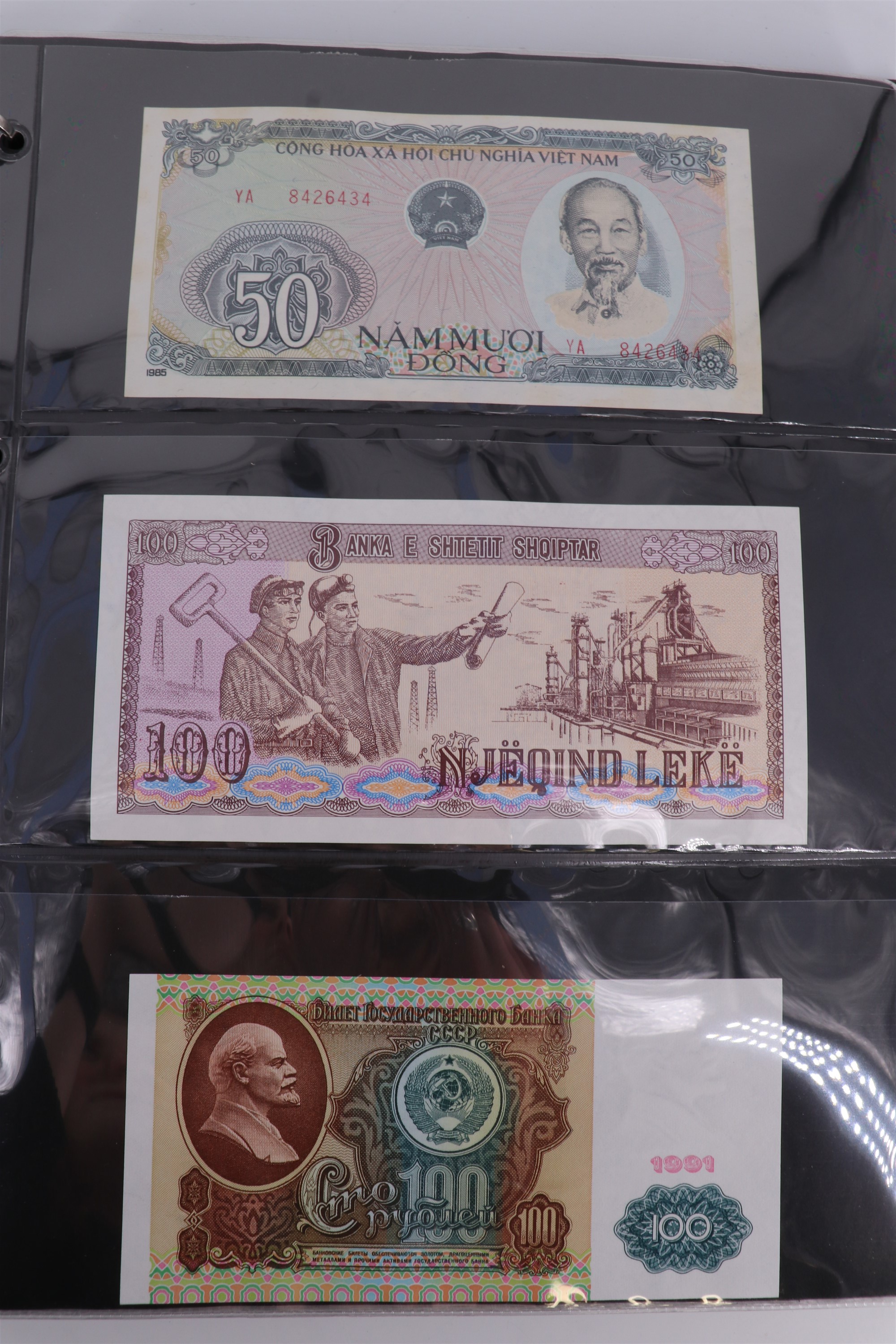 An album containing a collection of world banknotes, including Zaire (DR Congo), Ireland, - Image 28 of 87