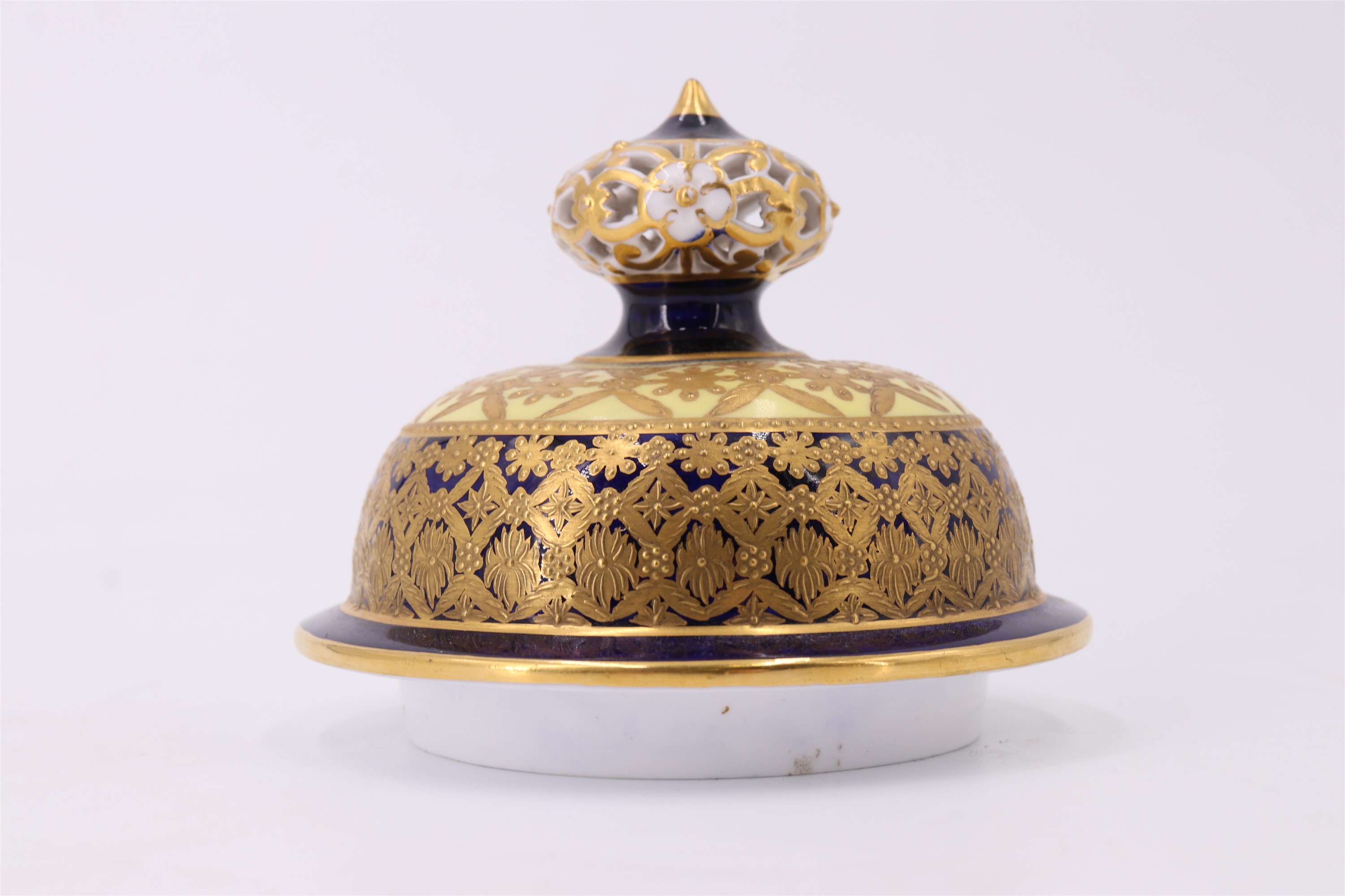 A late Victorian Royal Crown Derby Alhambra vase, of pronounced oblate form with domed cover, - Image 11 of 13