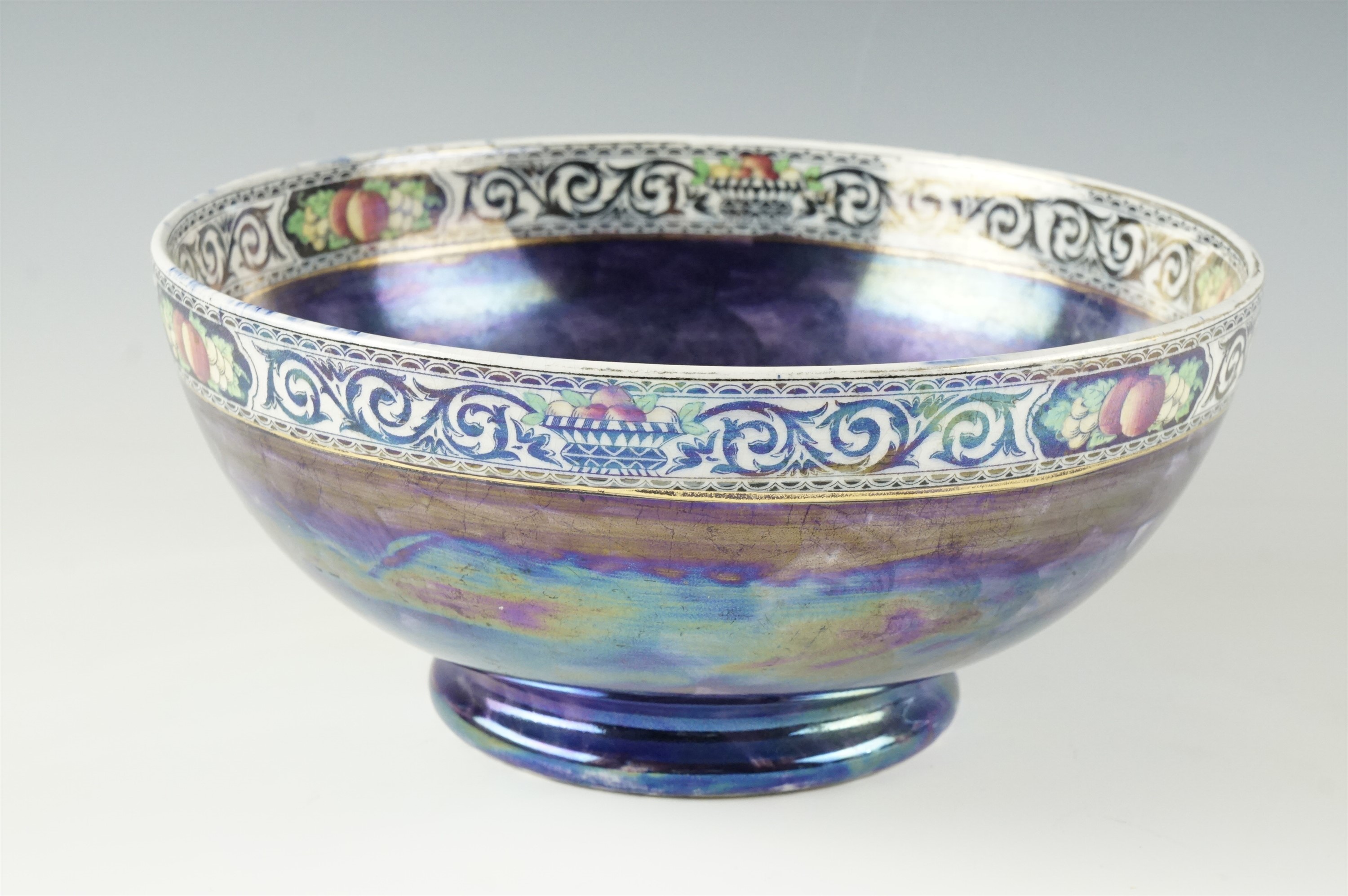 A Maling "Lucerne" bowl, 22 cm diameter