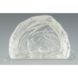 A Dartington crystal sculpture by Alfred Capredoni, 9 cm