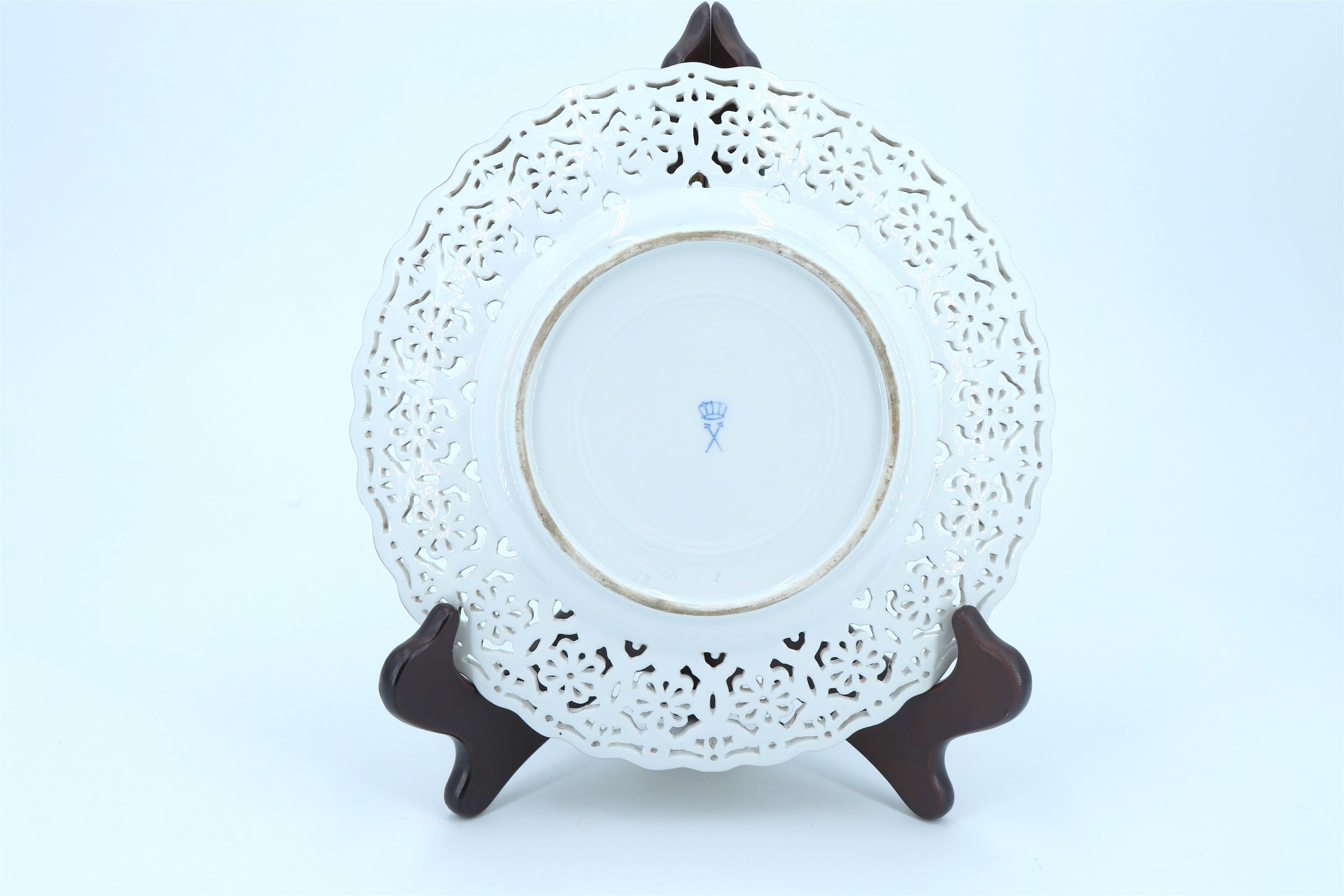 A late 20th Century Meissen hand enameled and gilt plate with a reticulated rim, together with two - Image 3 of 4