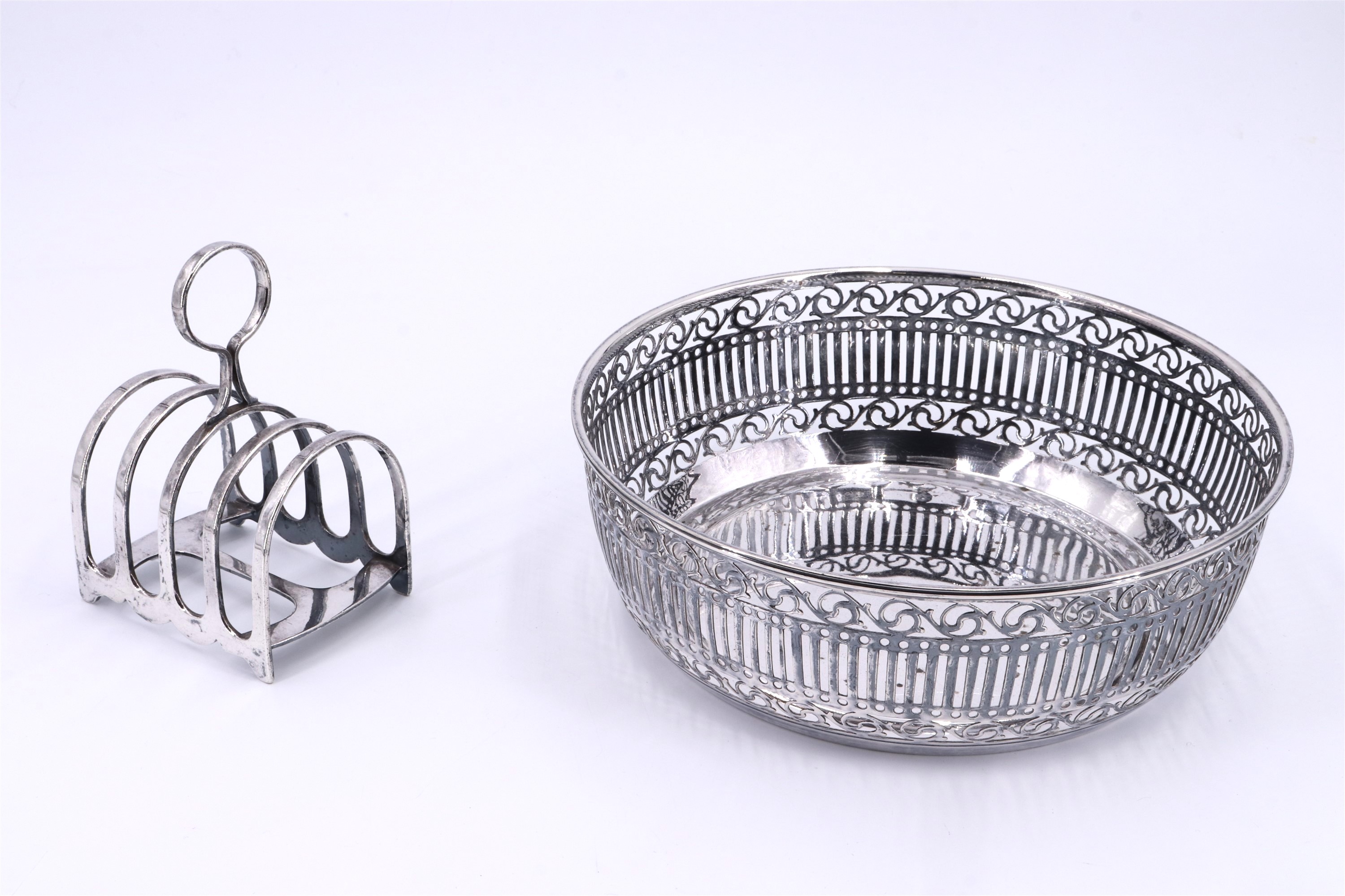 An early 20th Century silver plated bowl having pierced reticulated sides, by Charles Truman Burrows