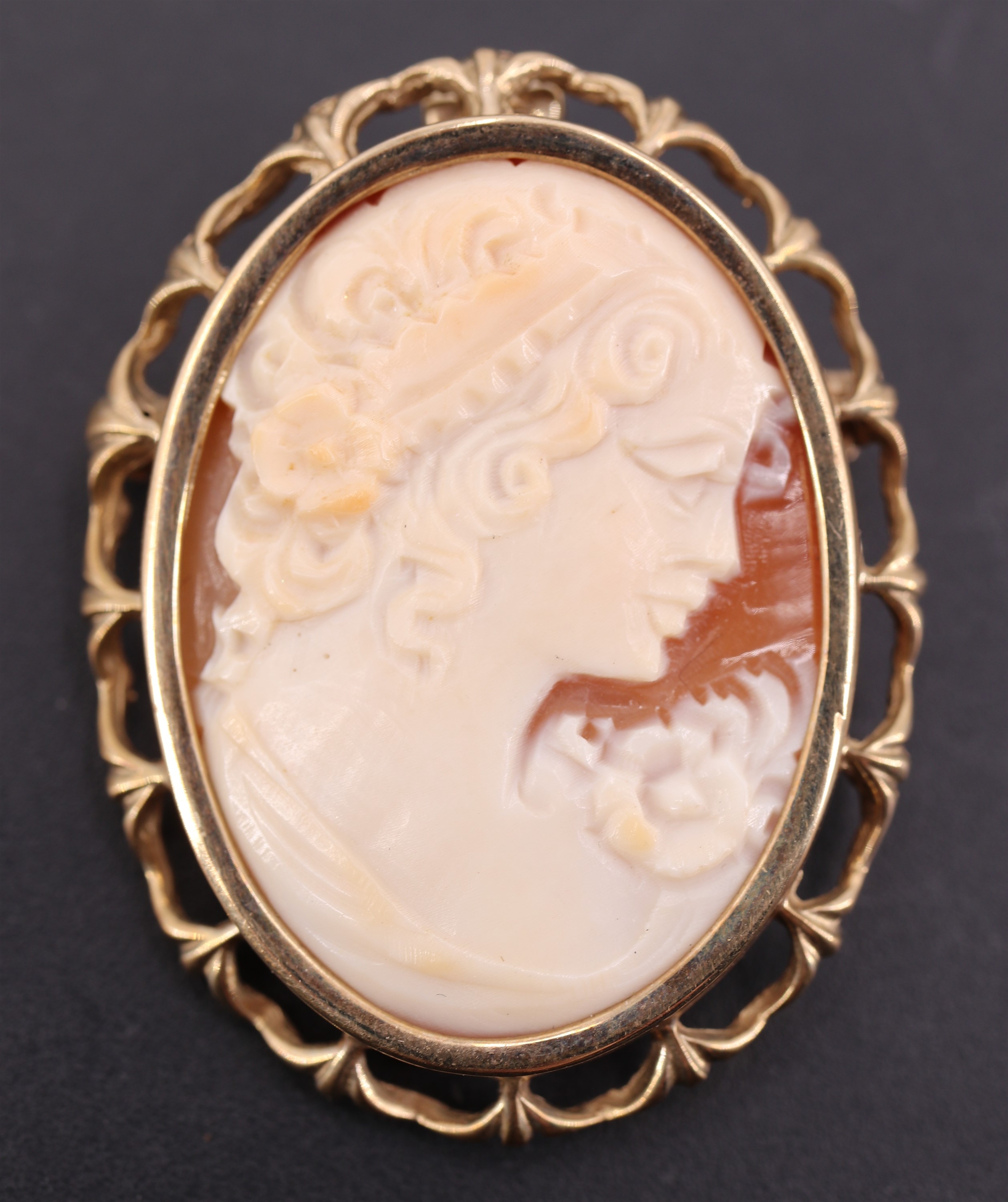 A 9 ct gold mounted shell cameo brooch, circa 1970s, (assay marks indistinct), 35 mm x 27 mm, 7.9 g