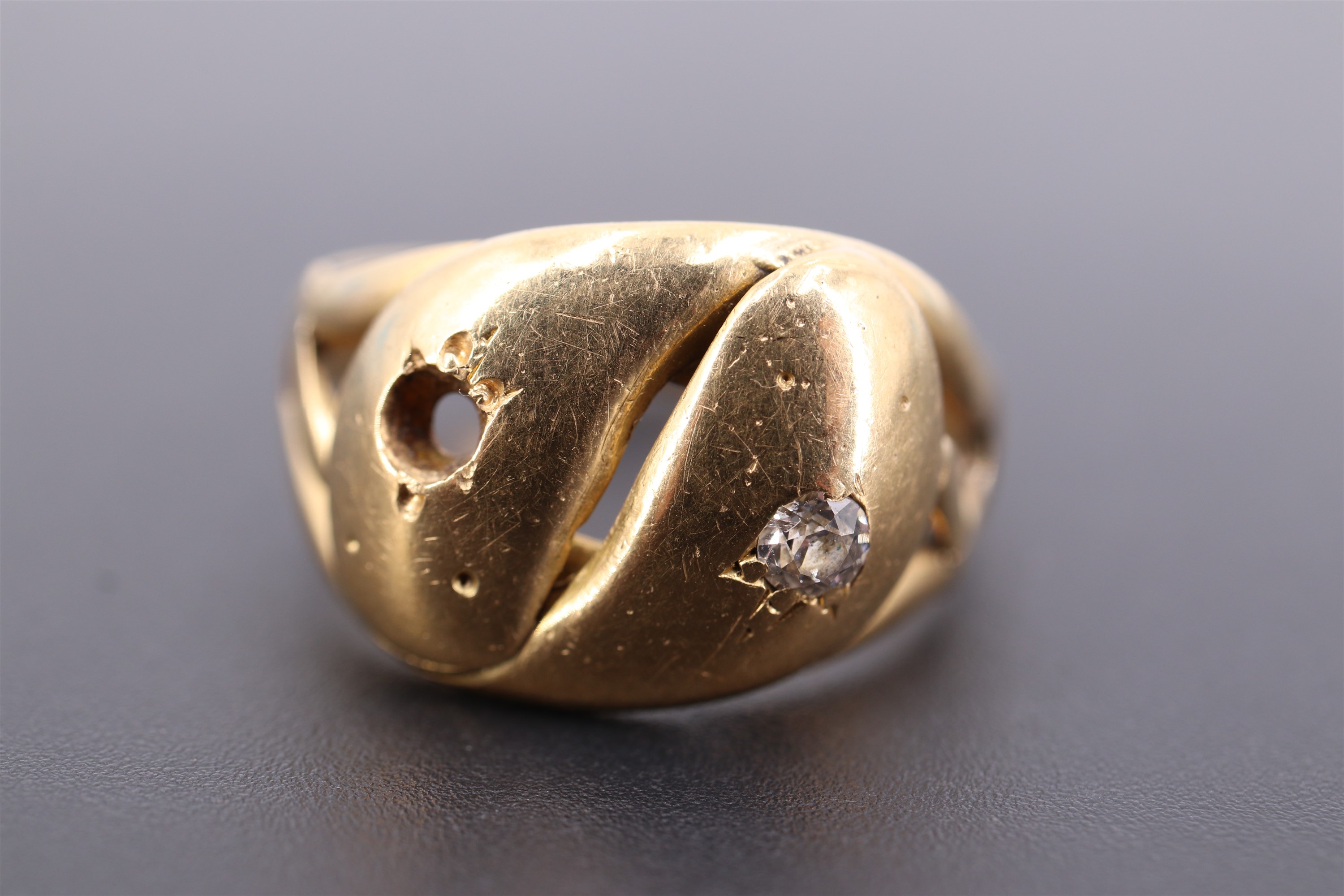 A diamond-set high carat yellow metal double-serpent ring, (one stone lacking), 7.3 g - Image 2 of 3