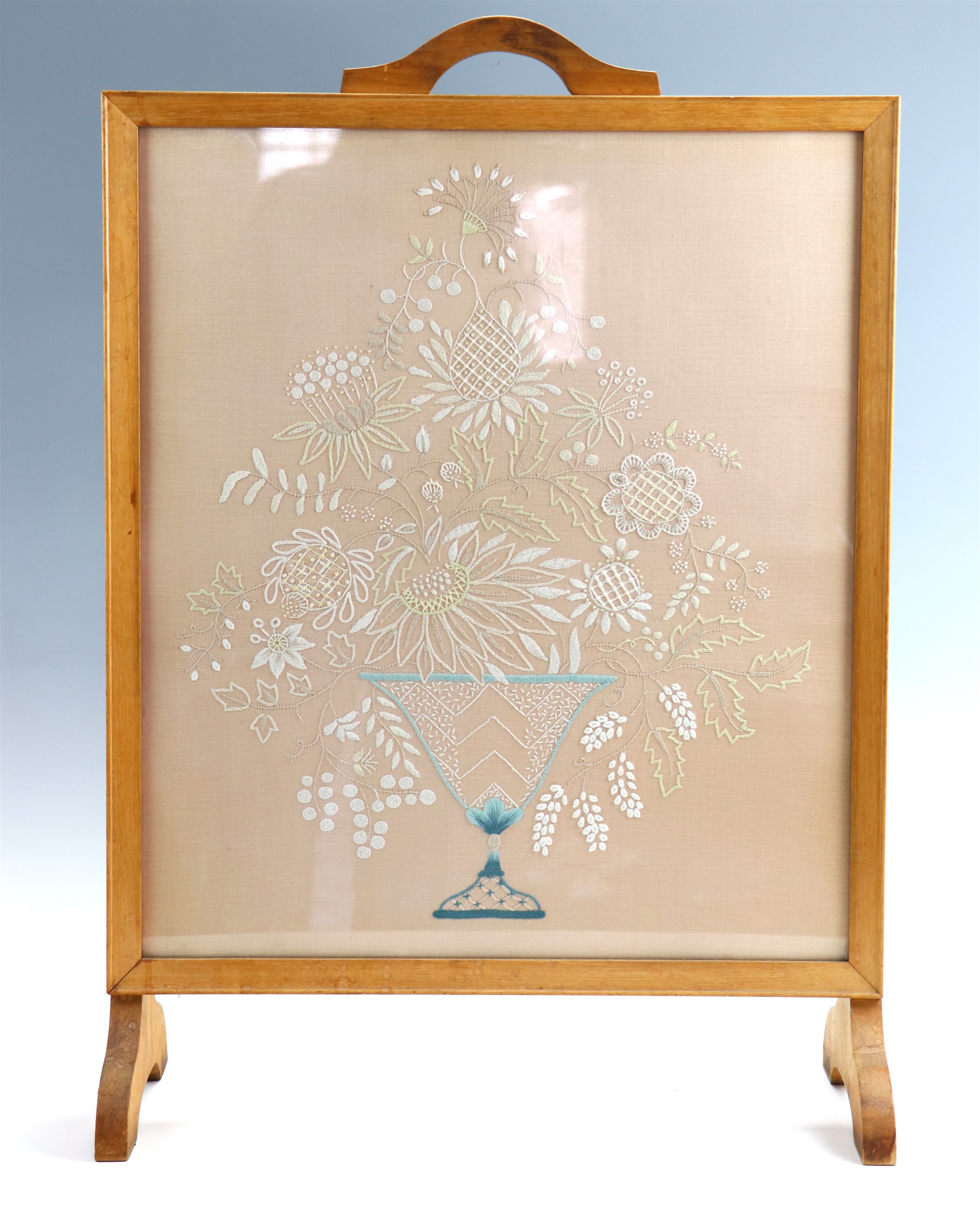 A 1950s embroidered fire screen, 50.5 x 21 x 72 cm