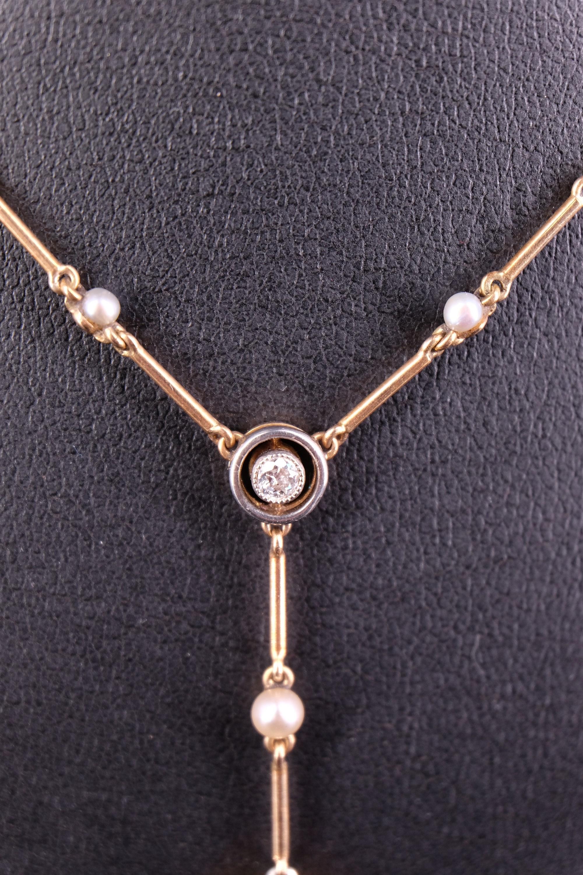 An early 20th Century diamond and seed pearl pendant necklace, comprising a round-cut diamond of - Image 4 of 10