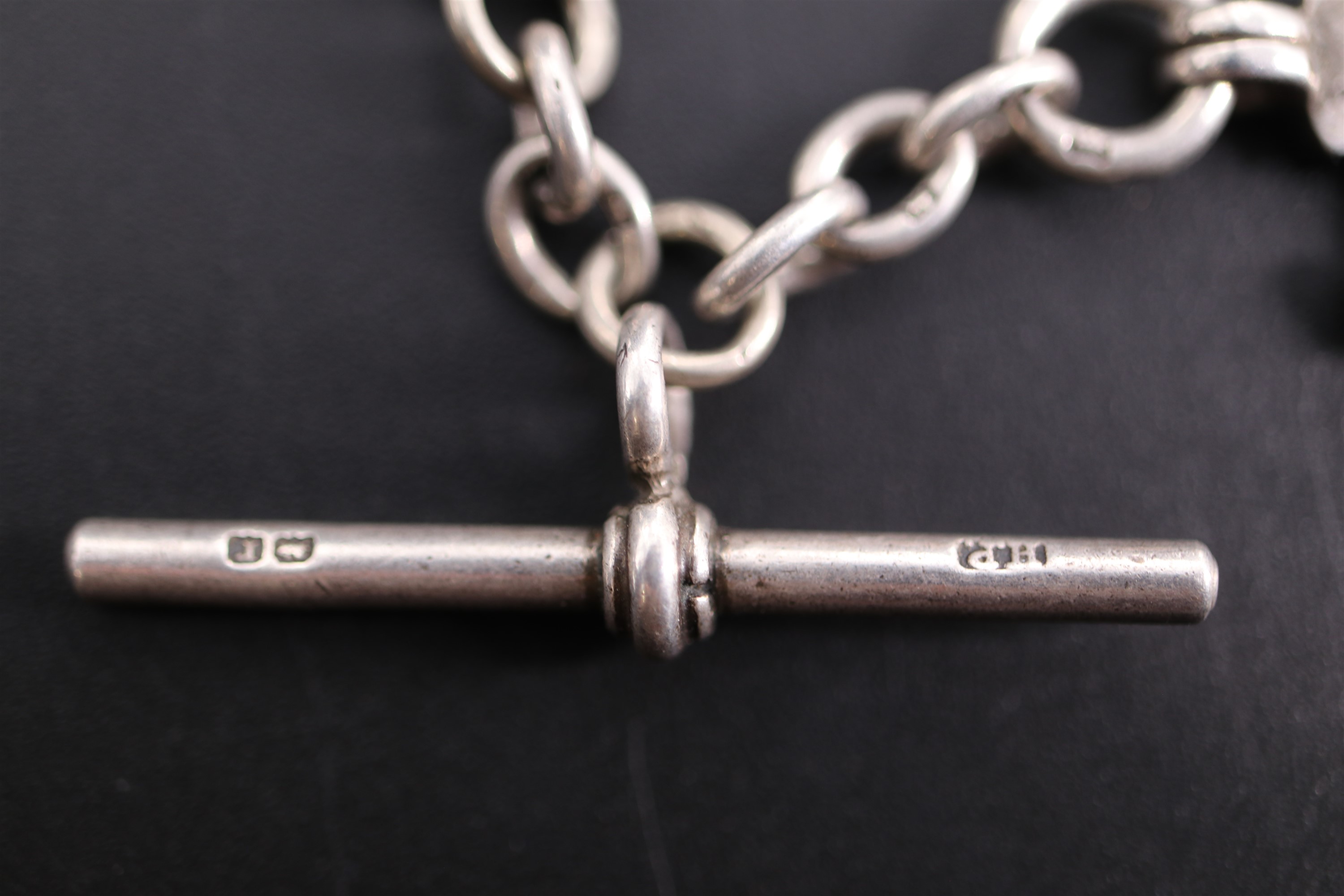 An Edwardian silver curb link double Albert watch chain with shield shaped fob medallion, 39 cm, - Image 4 of 5