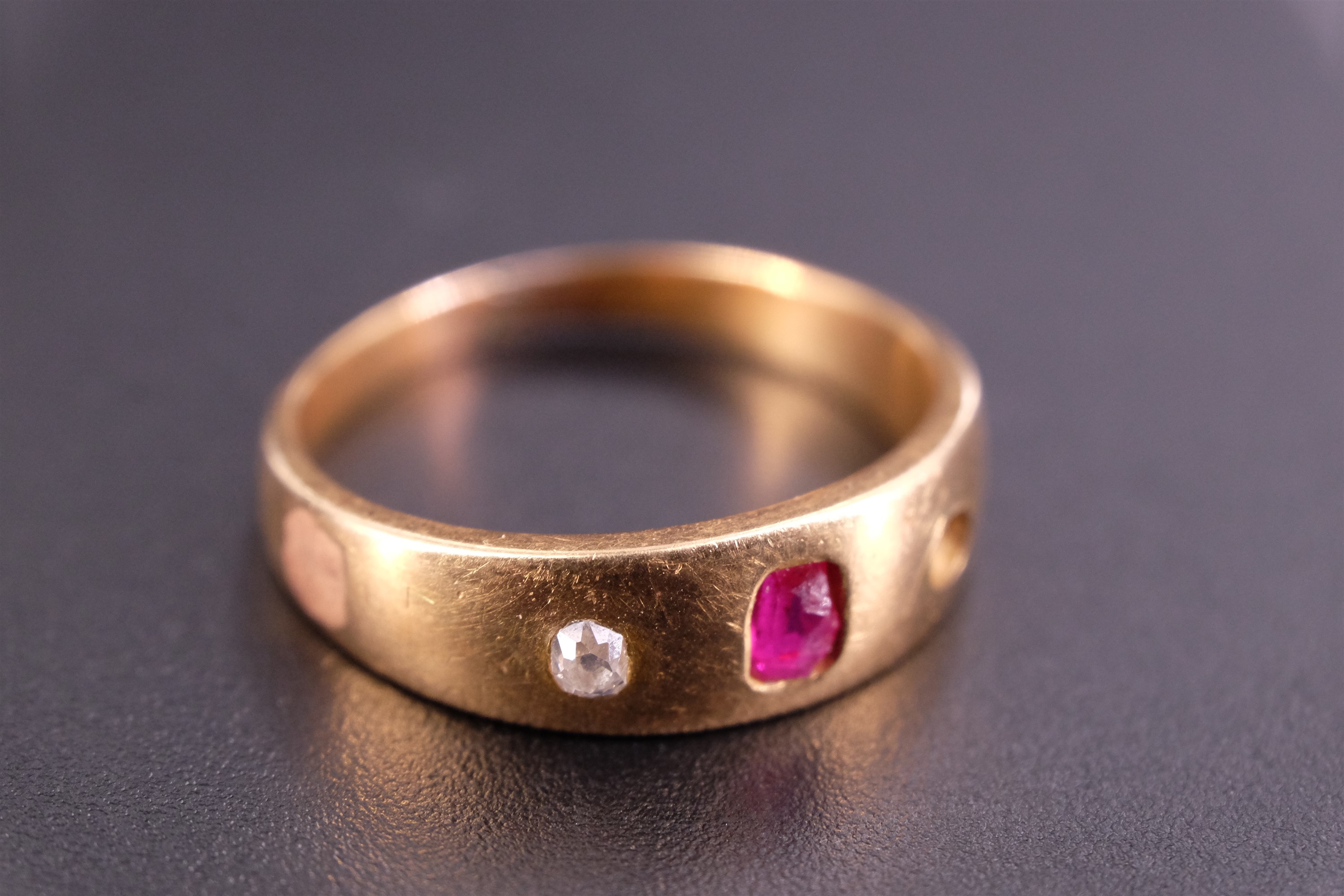 An 18 ct yellow metal, diamond and pink stone finger ring, the stones sunken set on a broad tapering - Image 2 of 4