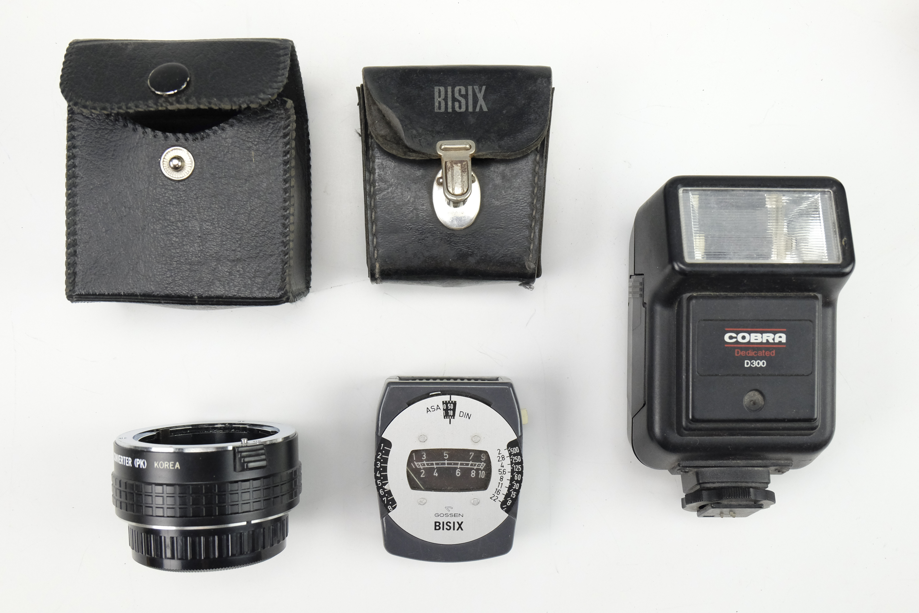 A Pentax K1000 film camera body together with a Pentax MEsuper, two Asahi Optical Co. lenses, a - Image 2 of 7