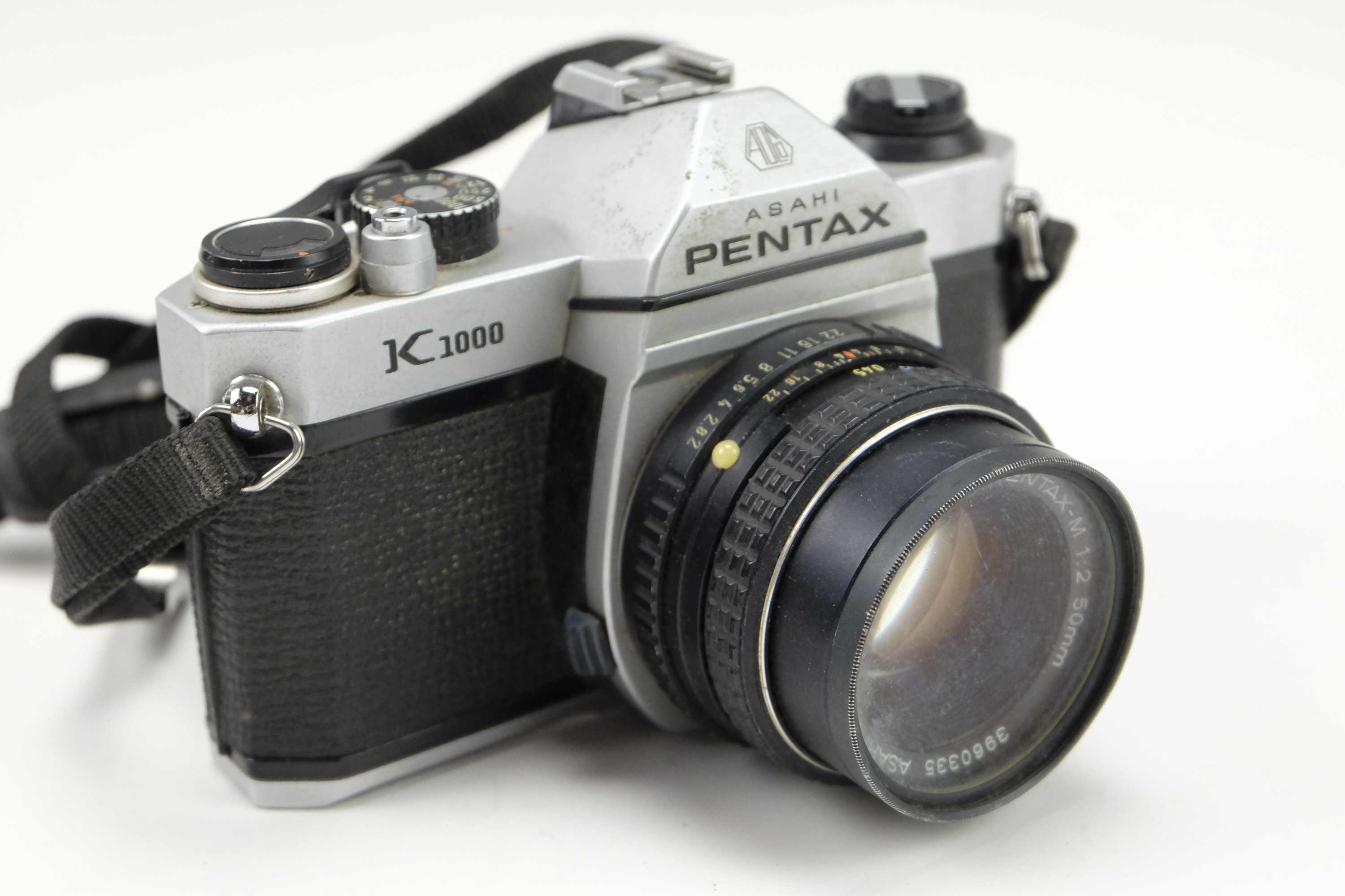 A Pentax K1000 film camera body together with a Pentax MEsuper, two Asahi Optical Co. lenses, a - Image 6 of 7