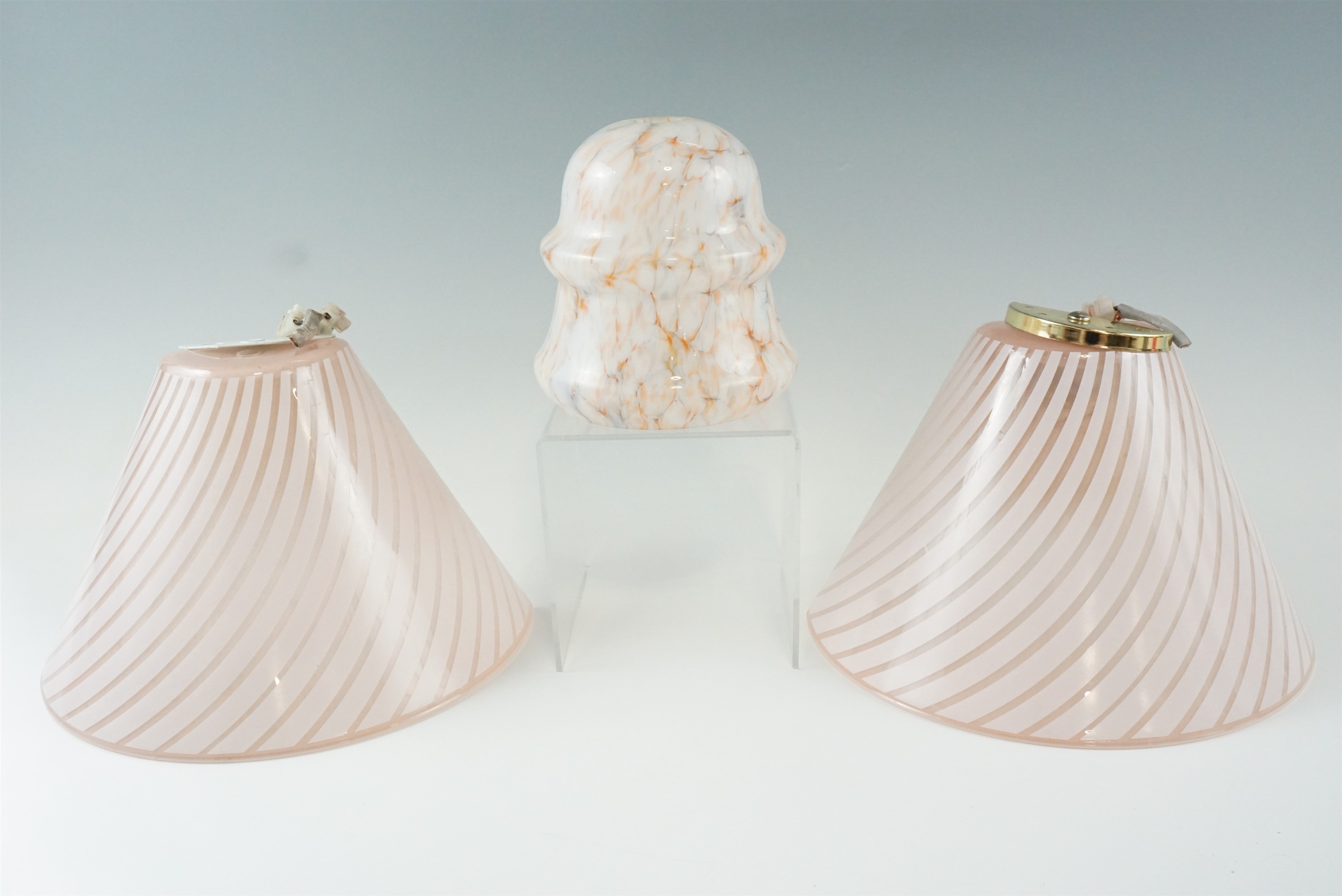 A pair of 1960s glass wall lights together with a mottled glass light shade, 14 cm and a 1950s table - Image 2 of 6