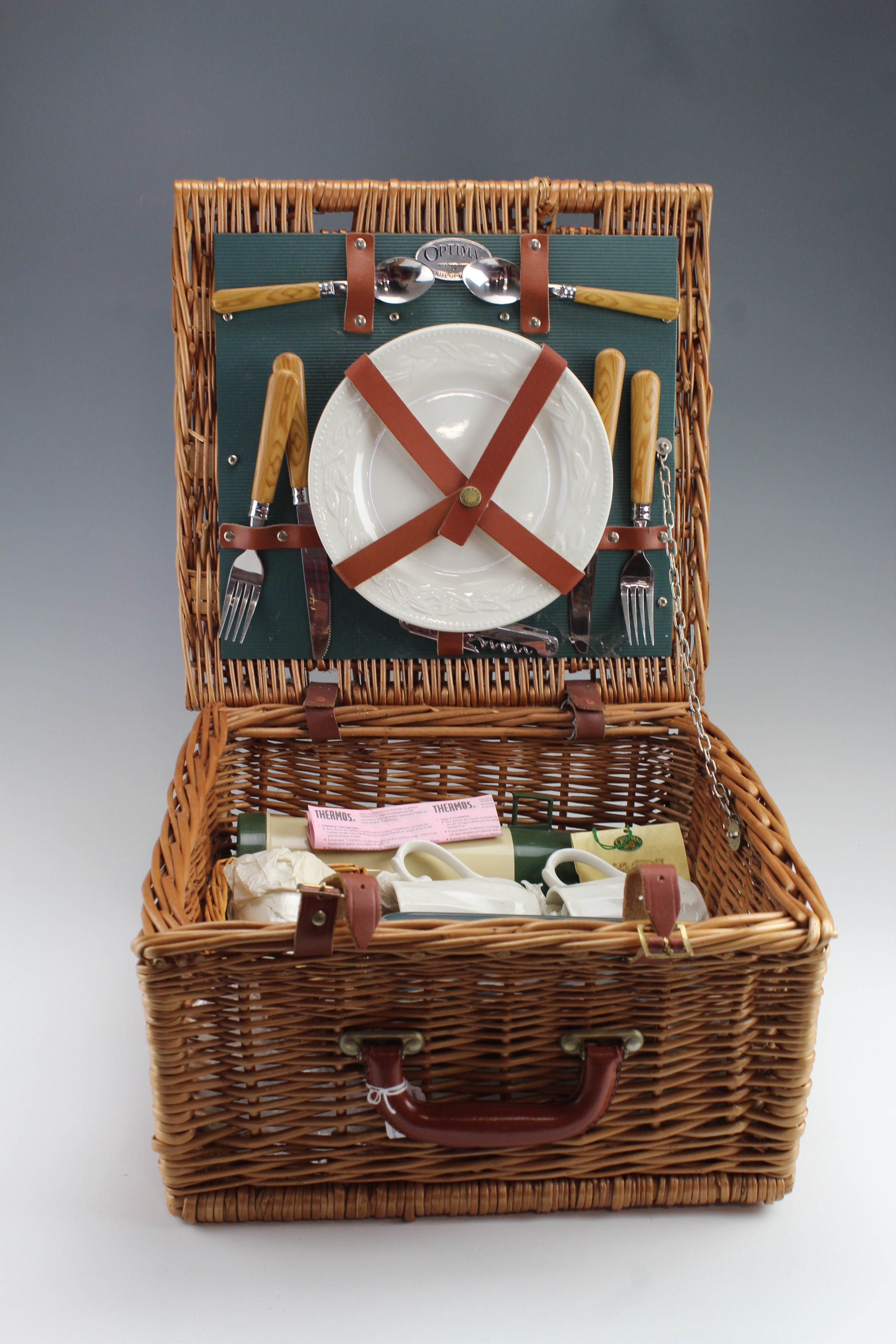 A vintage Optima wicker picnic basket hamper for House Of Fraser, 38 x 39 x 21 cm - Image 2 of 2