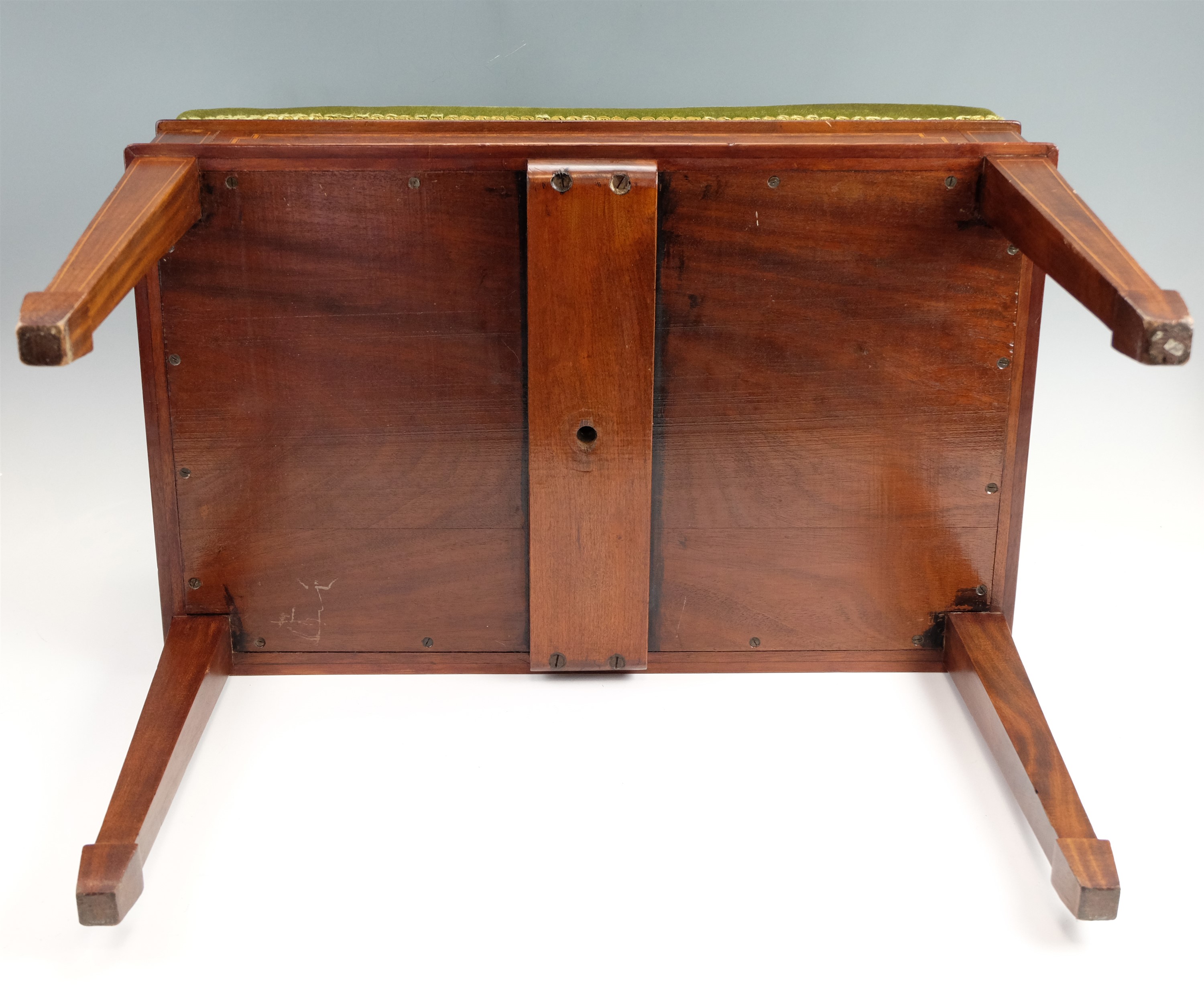 An early 20th Century Sheraton Revival inlaid-mahogany music stool, 62 cm x 39 cm x 50 cm - Image 3 of 4