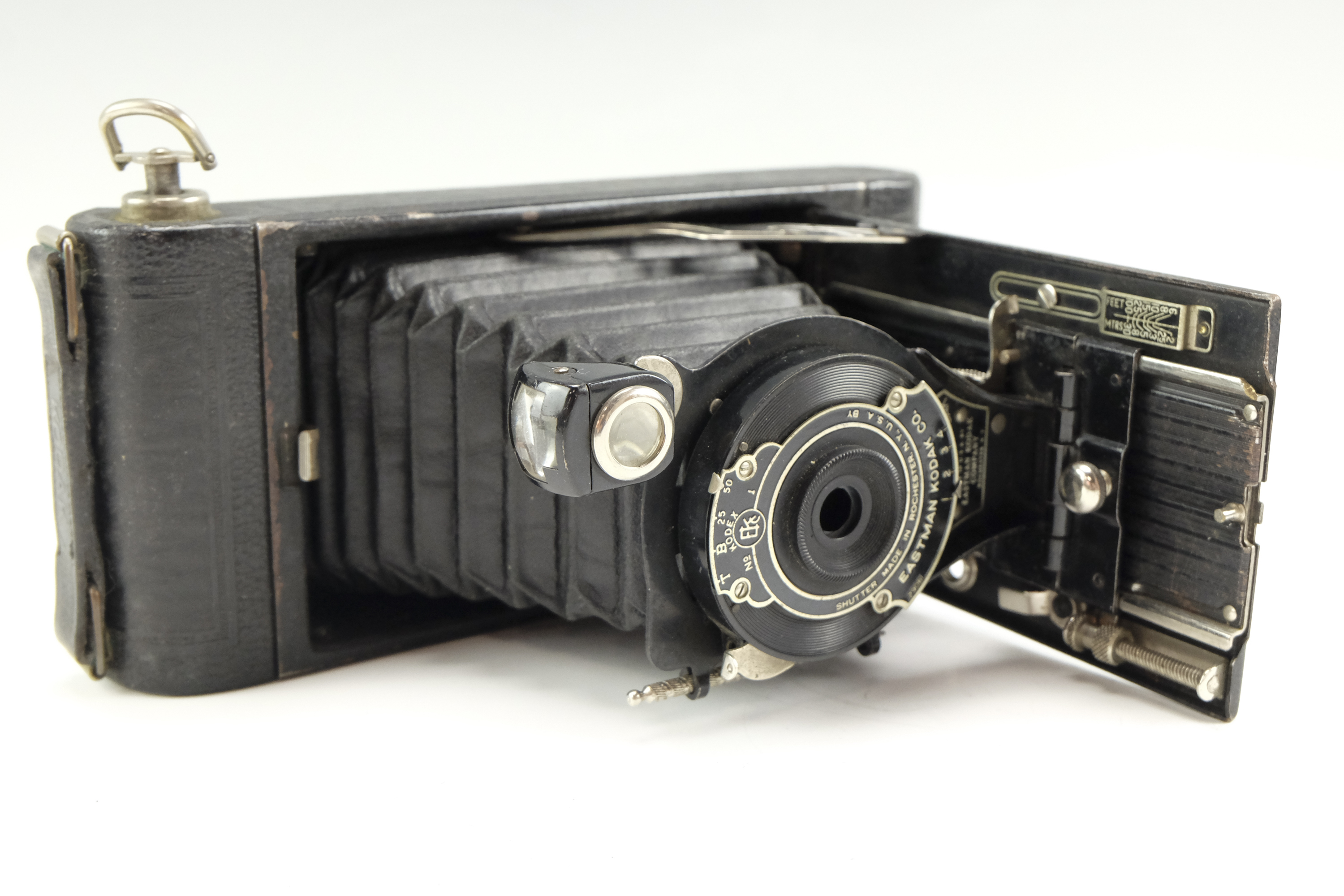 A group of vintage film cameras, including a No 1A Pocket Kodak, a Zeiss Ikon Klio, an Agfa Isola, a - Image 9 of 18