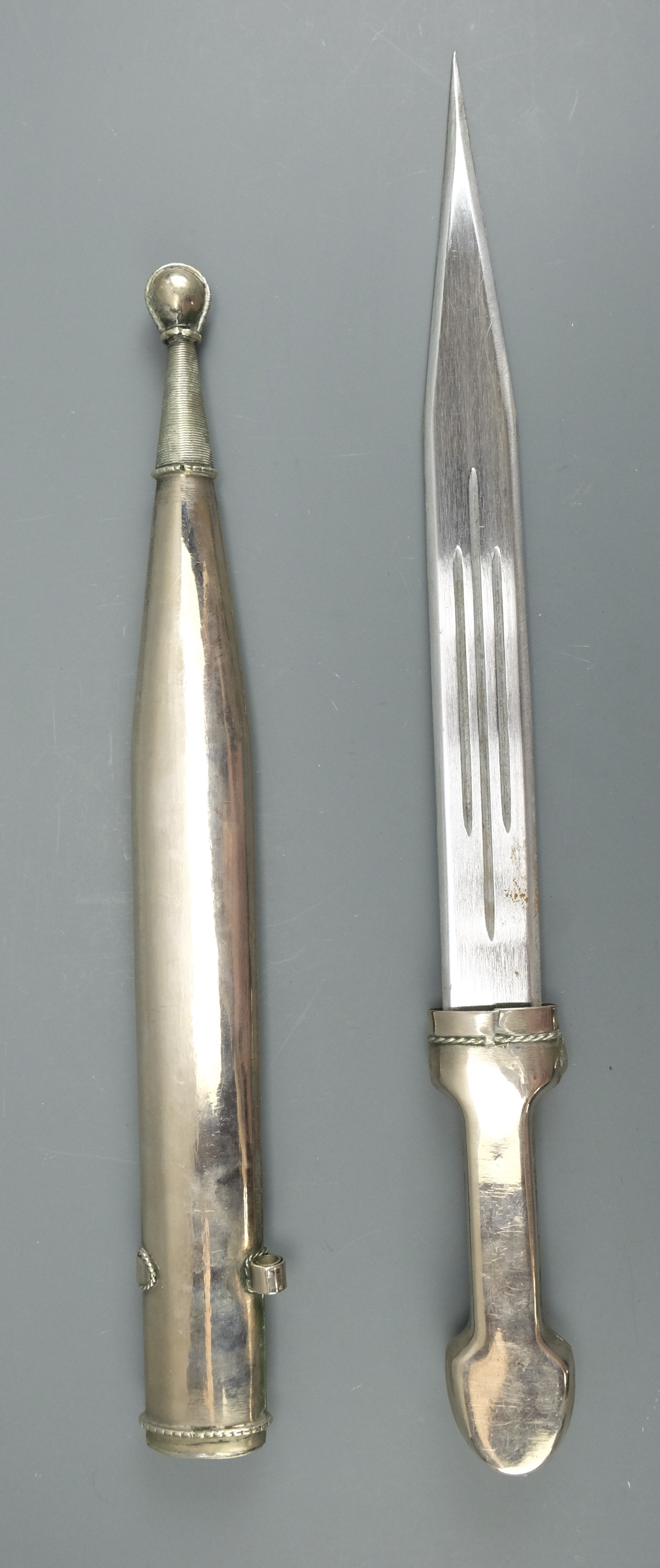 A North African flissa type knife, together with a kidjal and a pesh kabz dagger - Image 3 of 13