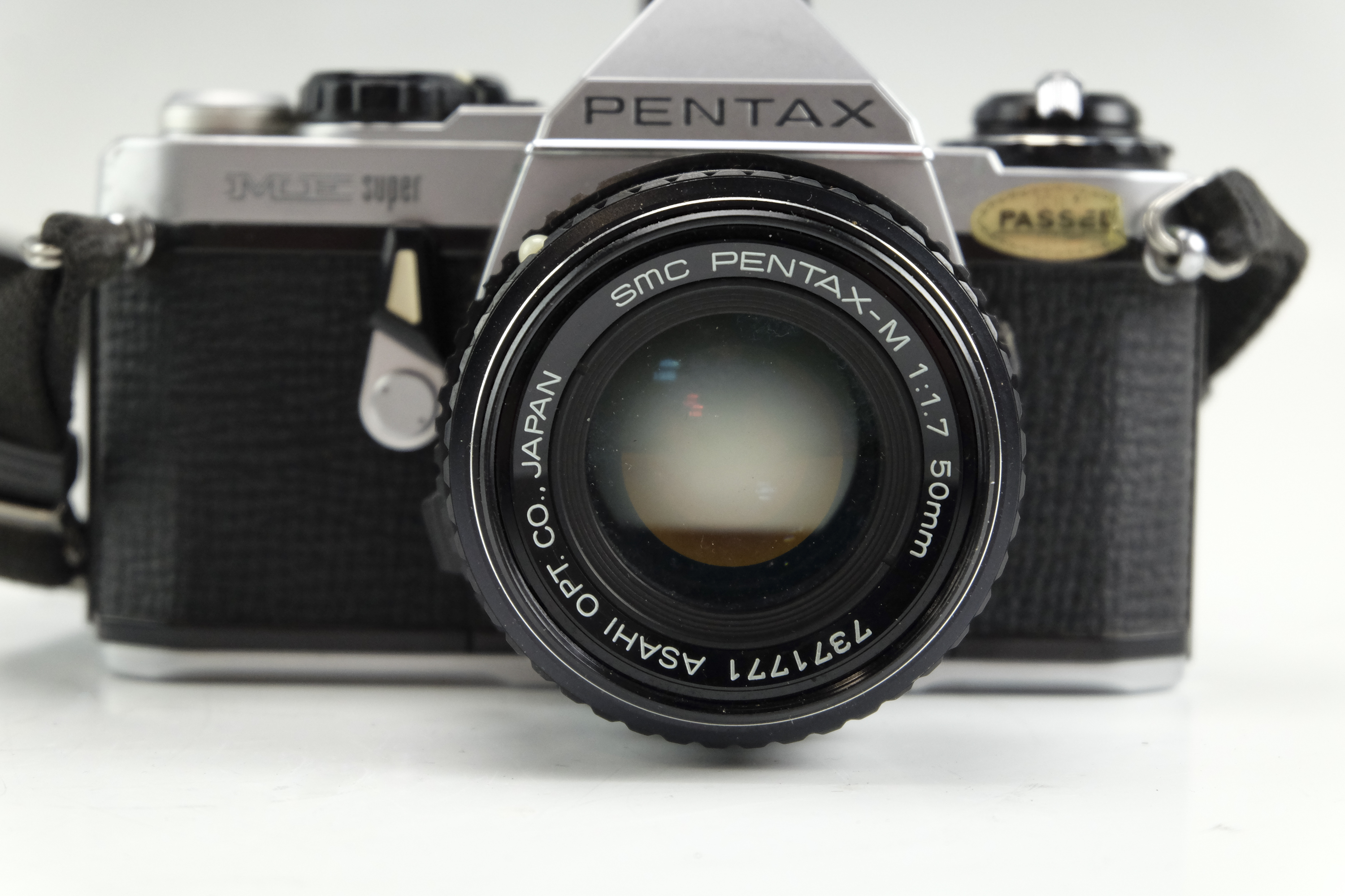 A Pentax ME Super film camera together with a Kodak Brownie Flash II, a Bolex C8SL cine camera, an - Image 12 of 13