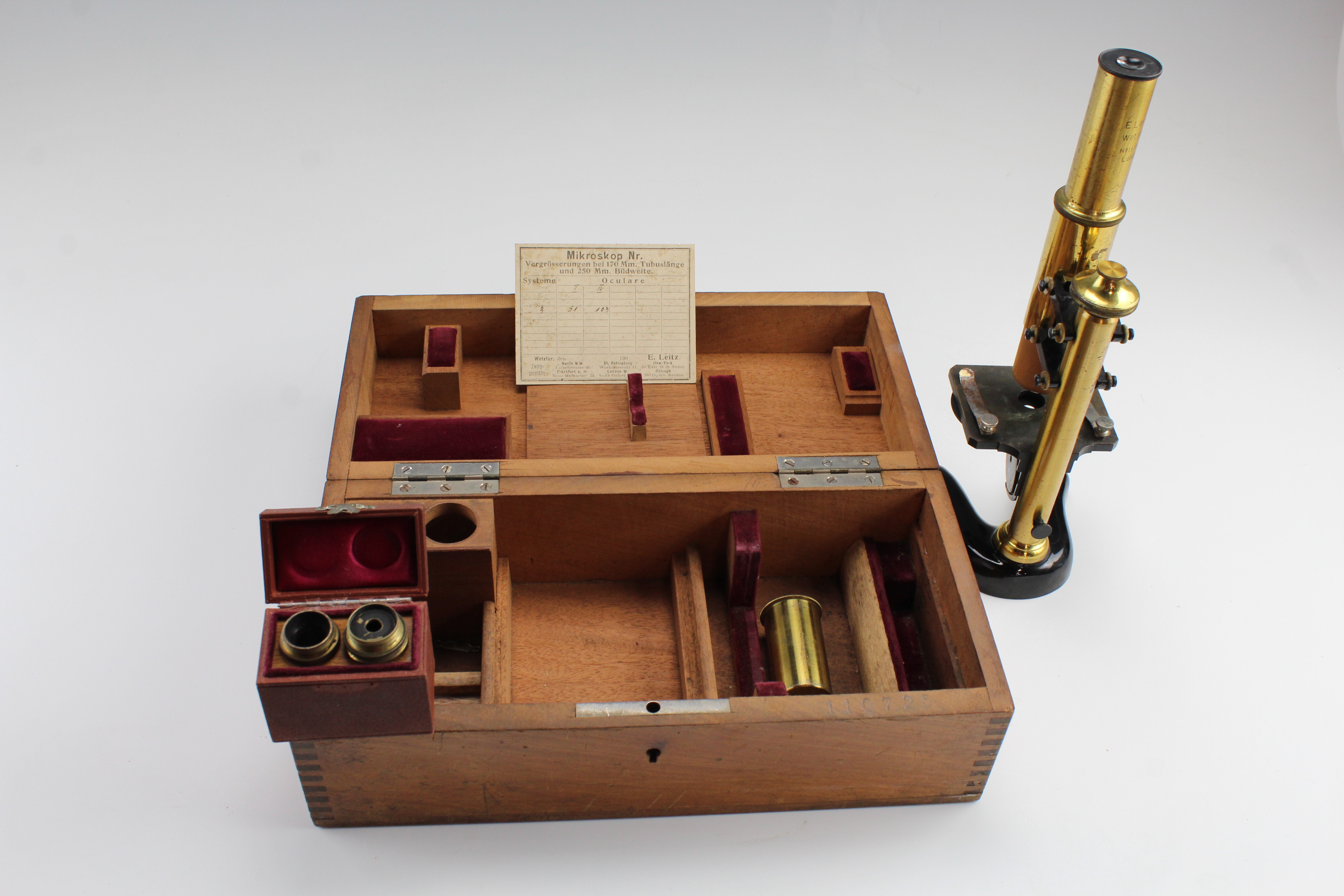 A 1908 E Leitz Wetzlar brass and black lacquered monocular microscope, cased with two lenses, 26.5 - Image 3 of 3