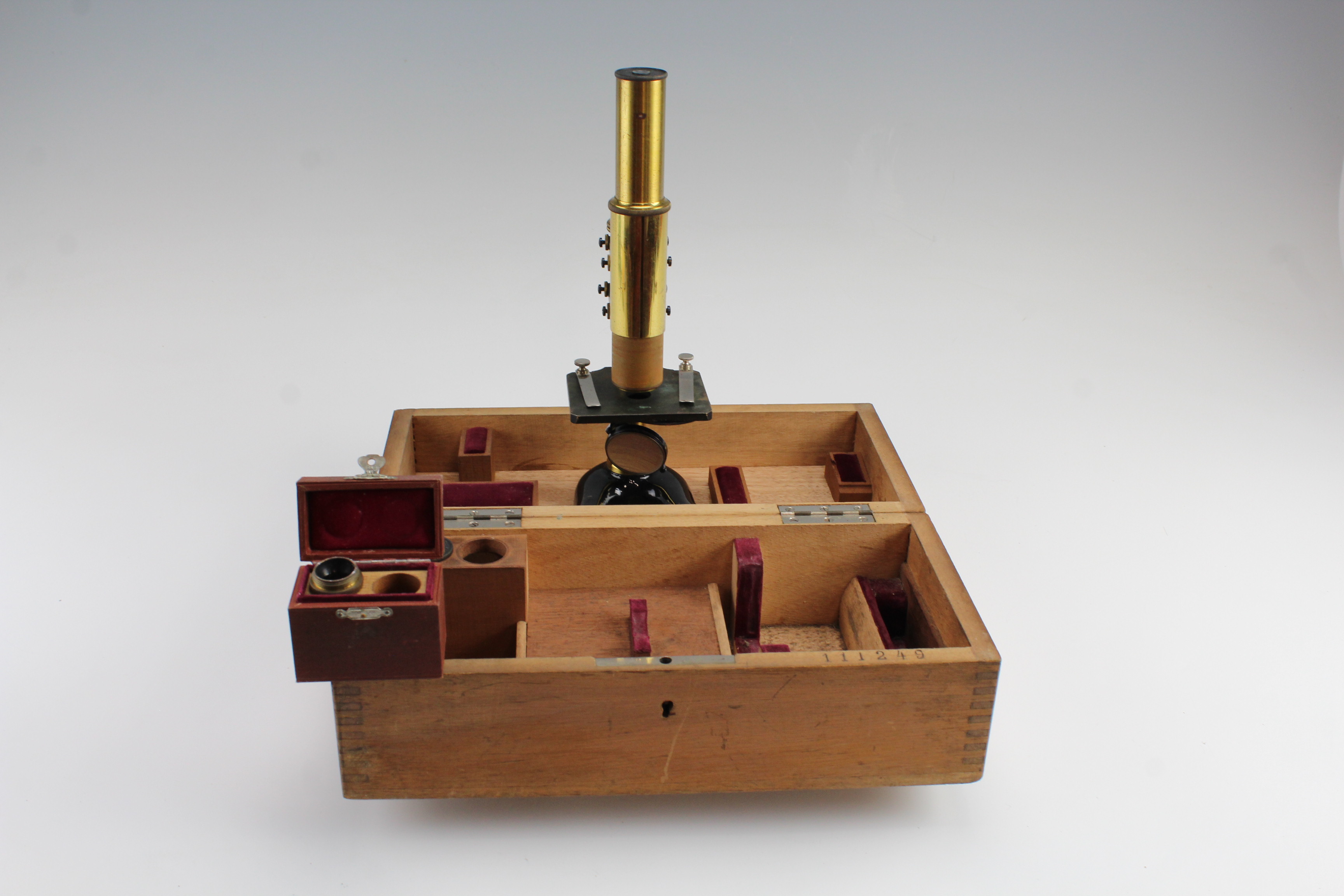 A 1908 E Leitz of Wetzlar brass and black lacquered monocular microscope, cased with two lenses, - Image 3 of 3