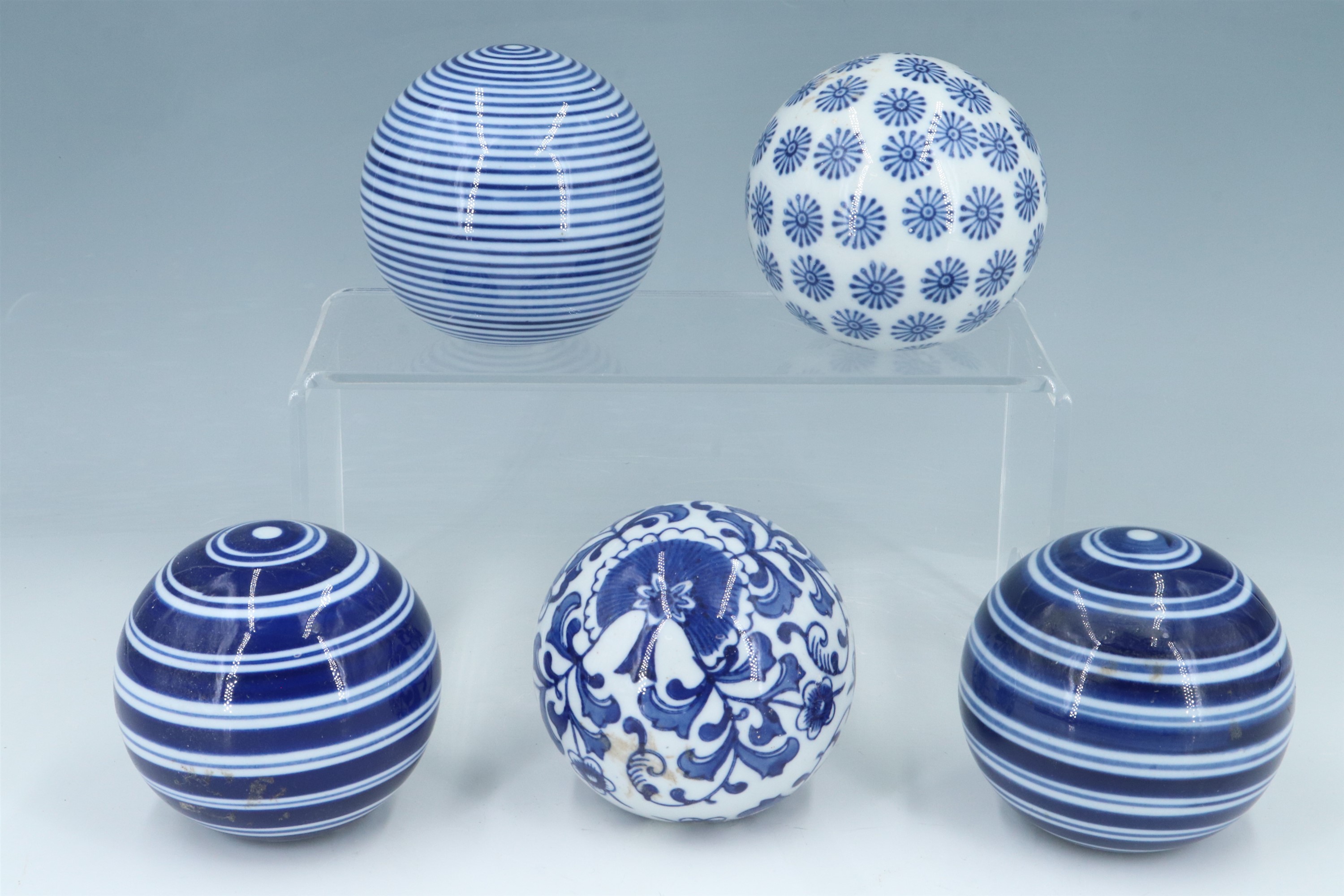 Five modern reproduction Scottish blue and white ceramic carpet bowls - Image 2 of 2