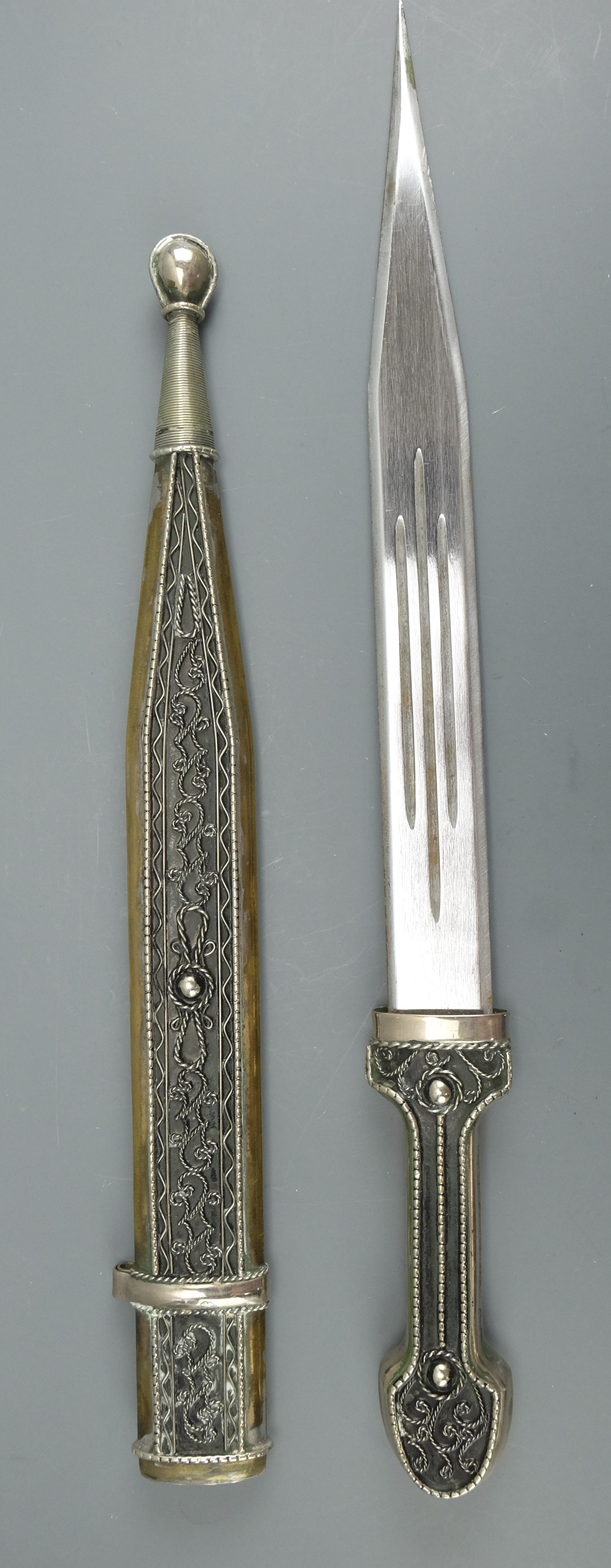 A North African flissa type knife, together with a kidjal and a pesh kabz dagger - Image 2 of 13