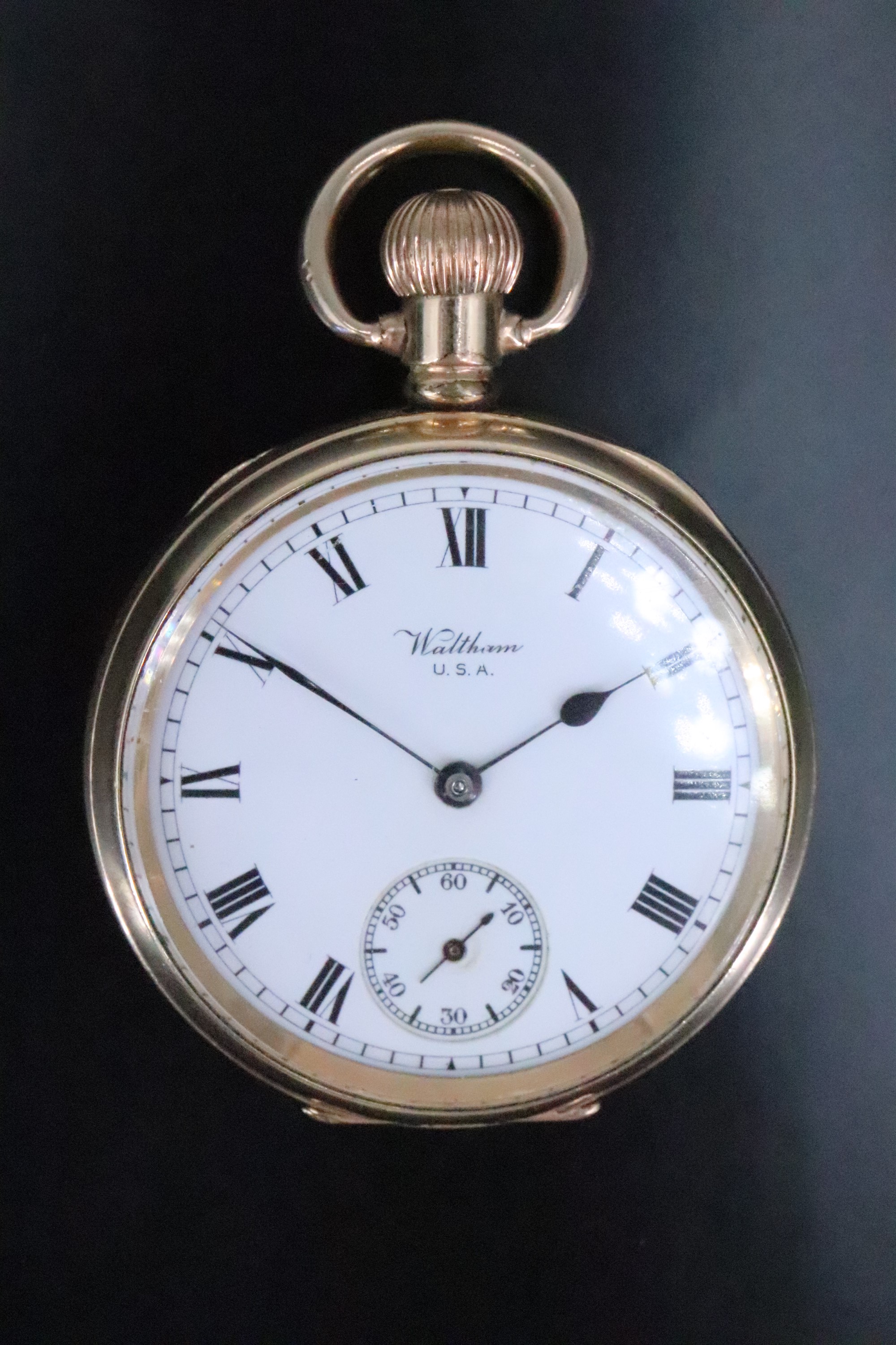 [ Military Medal ] A Great War "tribute" watch, being a Waltham gold plated open-faced pocket watch,