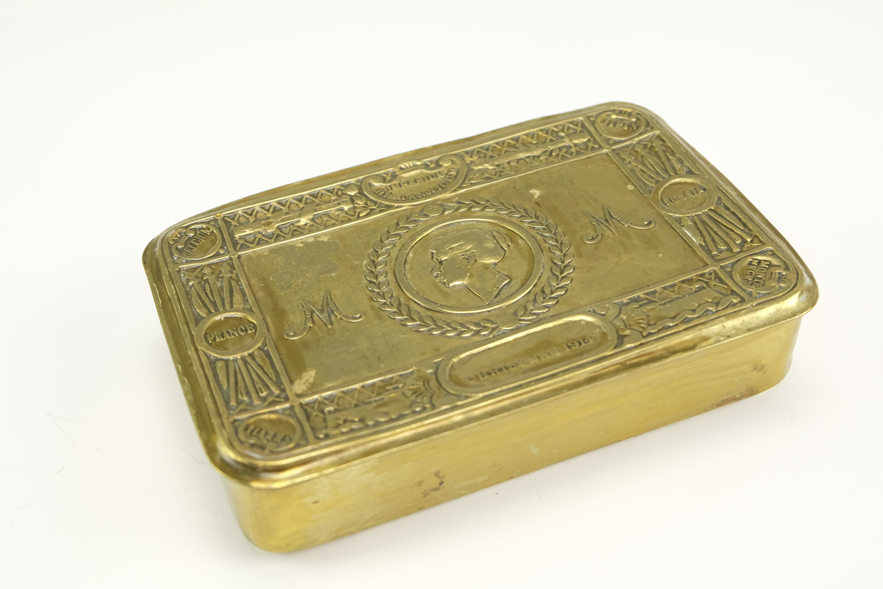 A 1914 Princess Mary gift tin