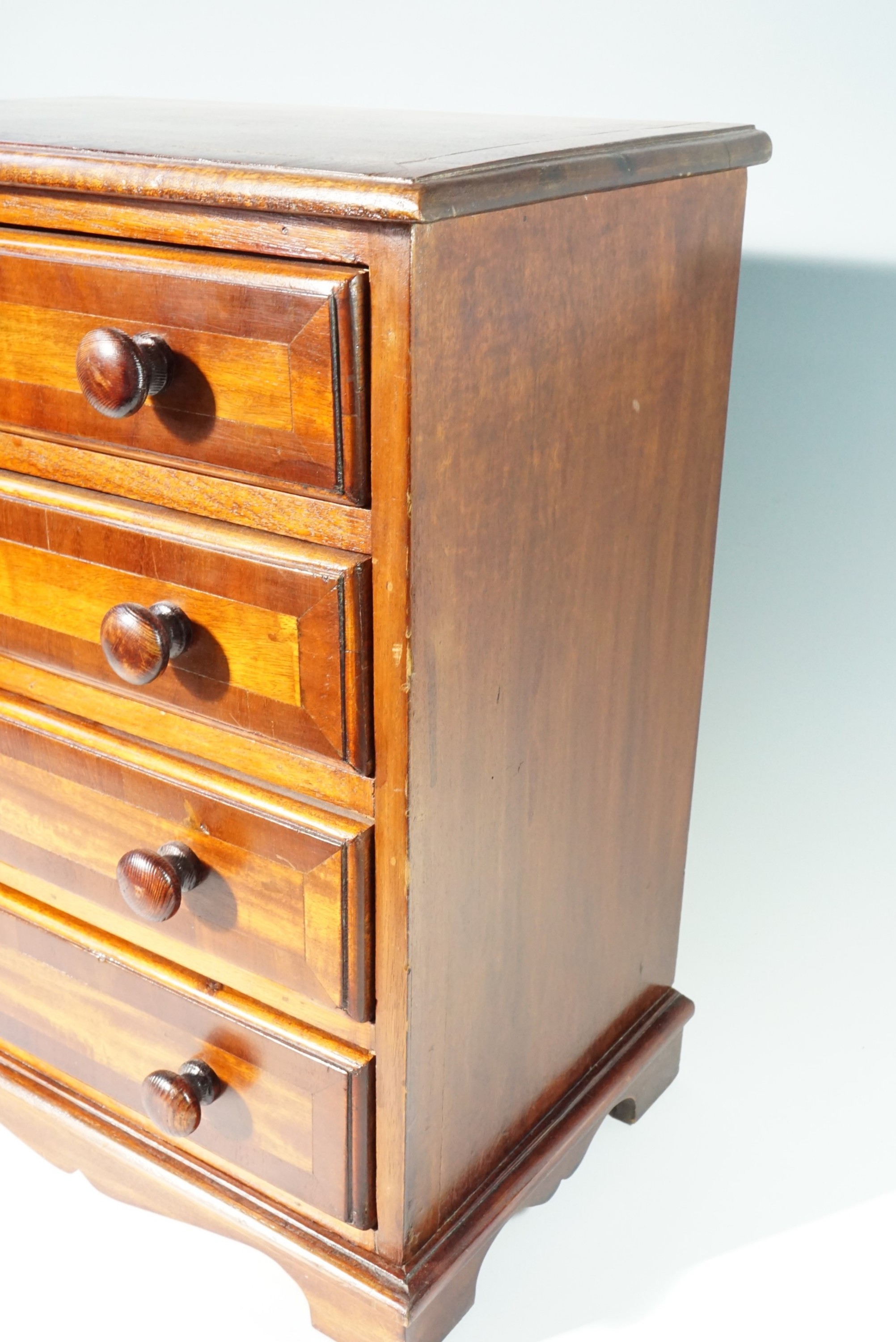 A miniature early 19th Century style mahogany cross-banded chest of drawers, 43 cm x 29 cm x 53 cm - Image 4 of 5