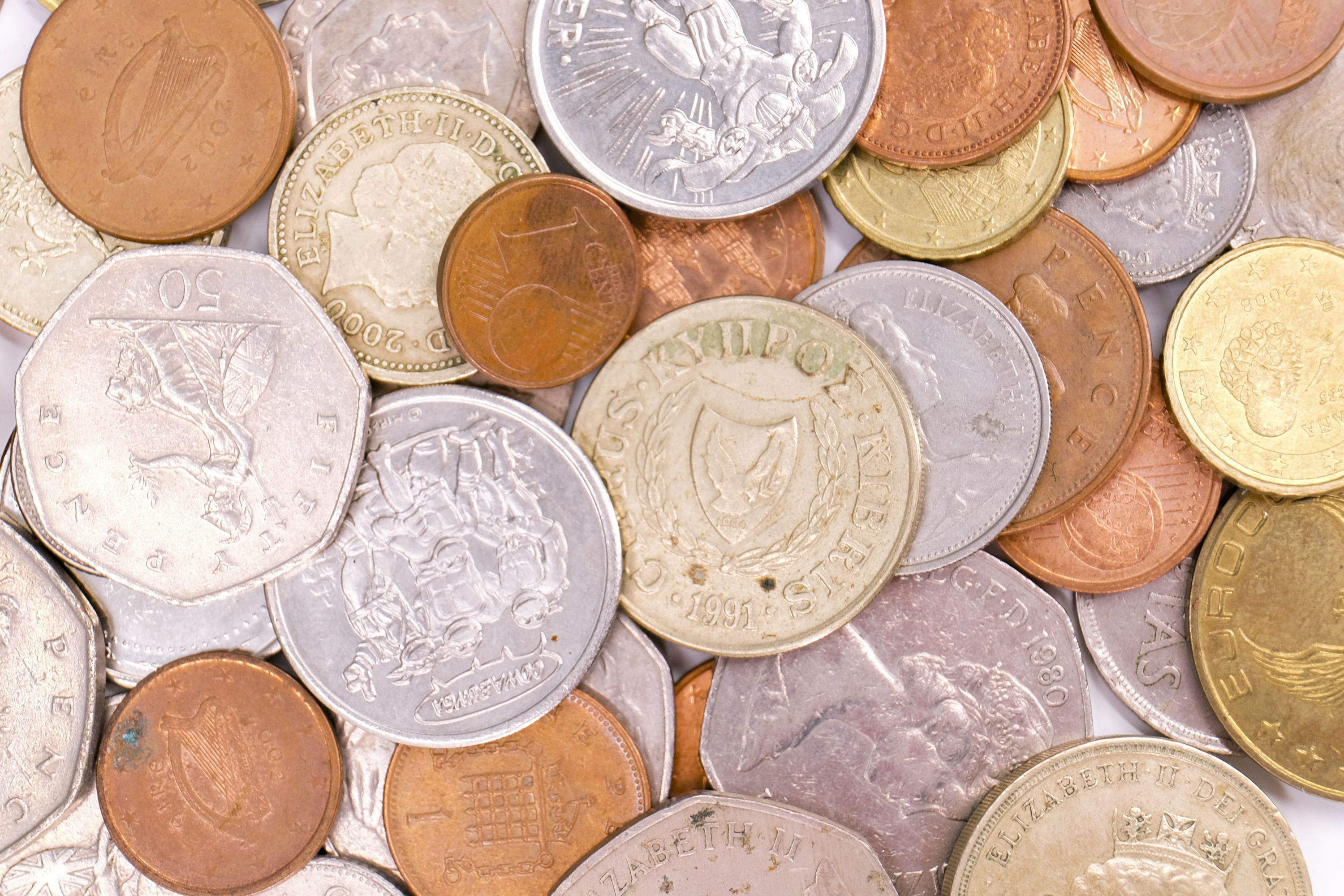 A small group of GB and world coins, including two Harry Potter and Teenage Mutant Ninja Turtles