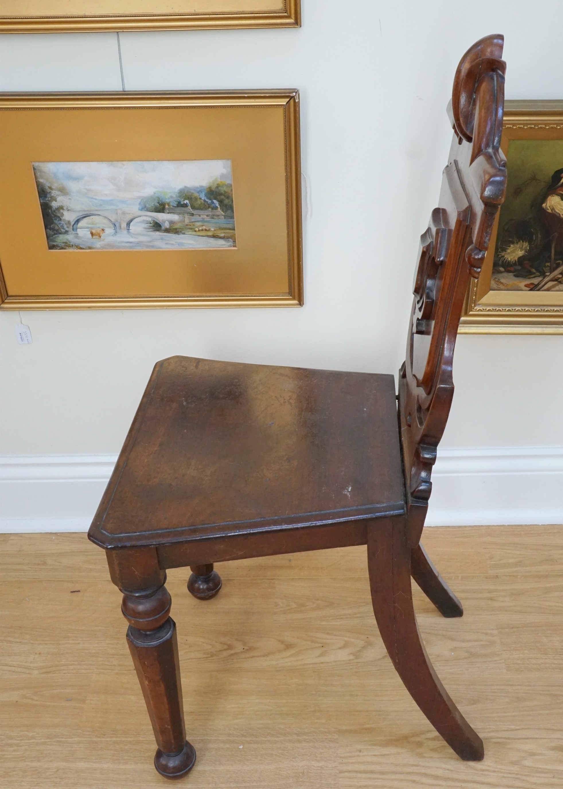 A Victorian mahogany hall chair - Image 3 of 3