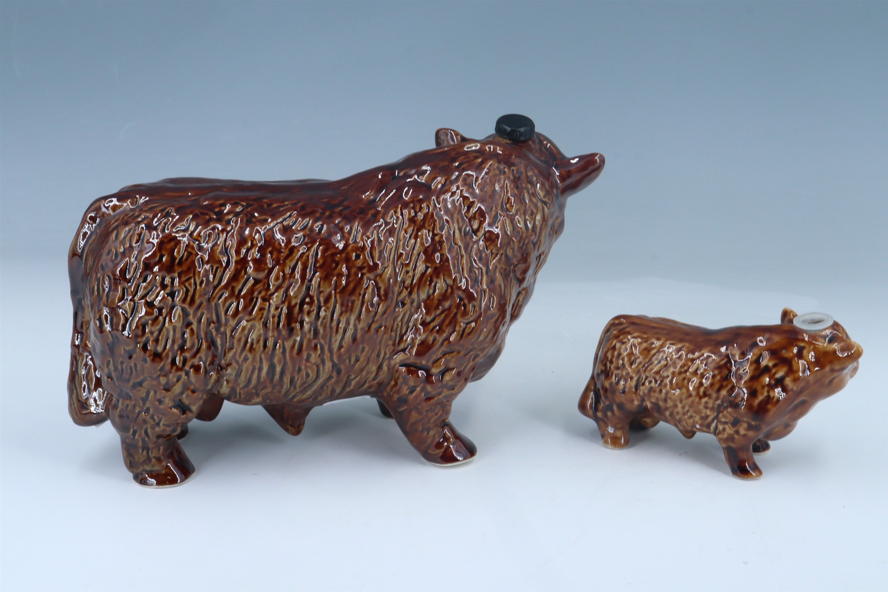 Two highland cow ceramic decanters, tallest 14 cm - Image 2 of 2