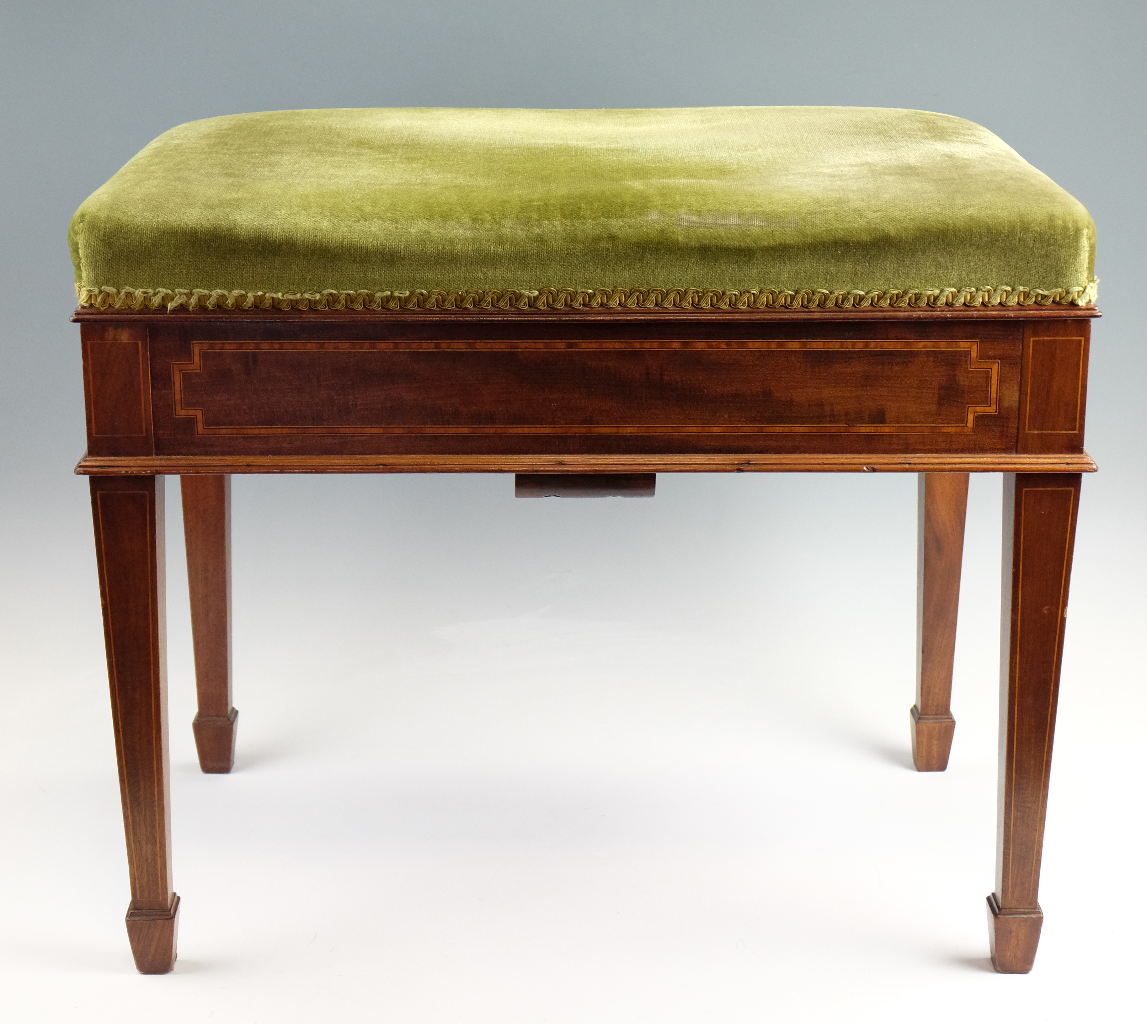 An early 20th Century Sheraton Revival inlaid-mahogany music stool, 62 cm x 39 cm x 50 cm