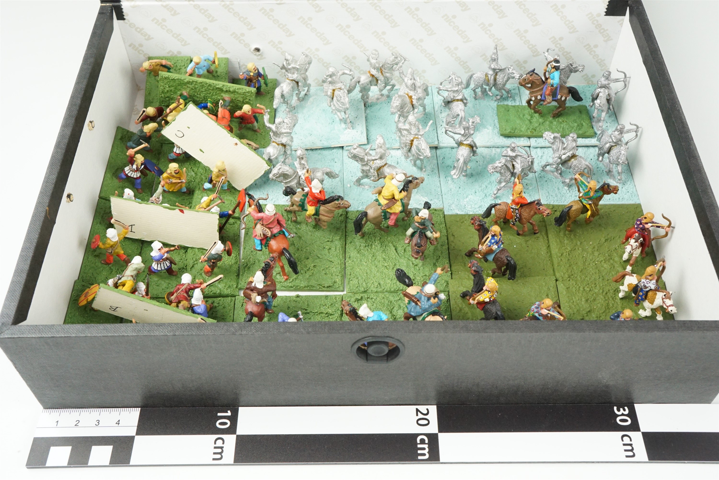[ Wargaming ] A large quantity of war games scale model classical Greek and Persian soldiers - Image 10 of 11
