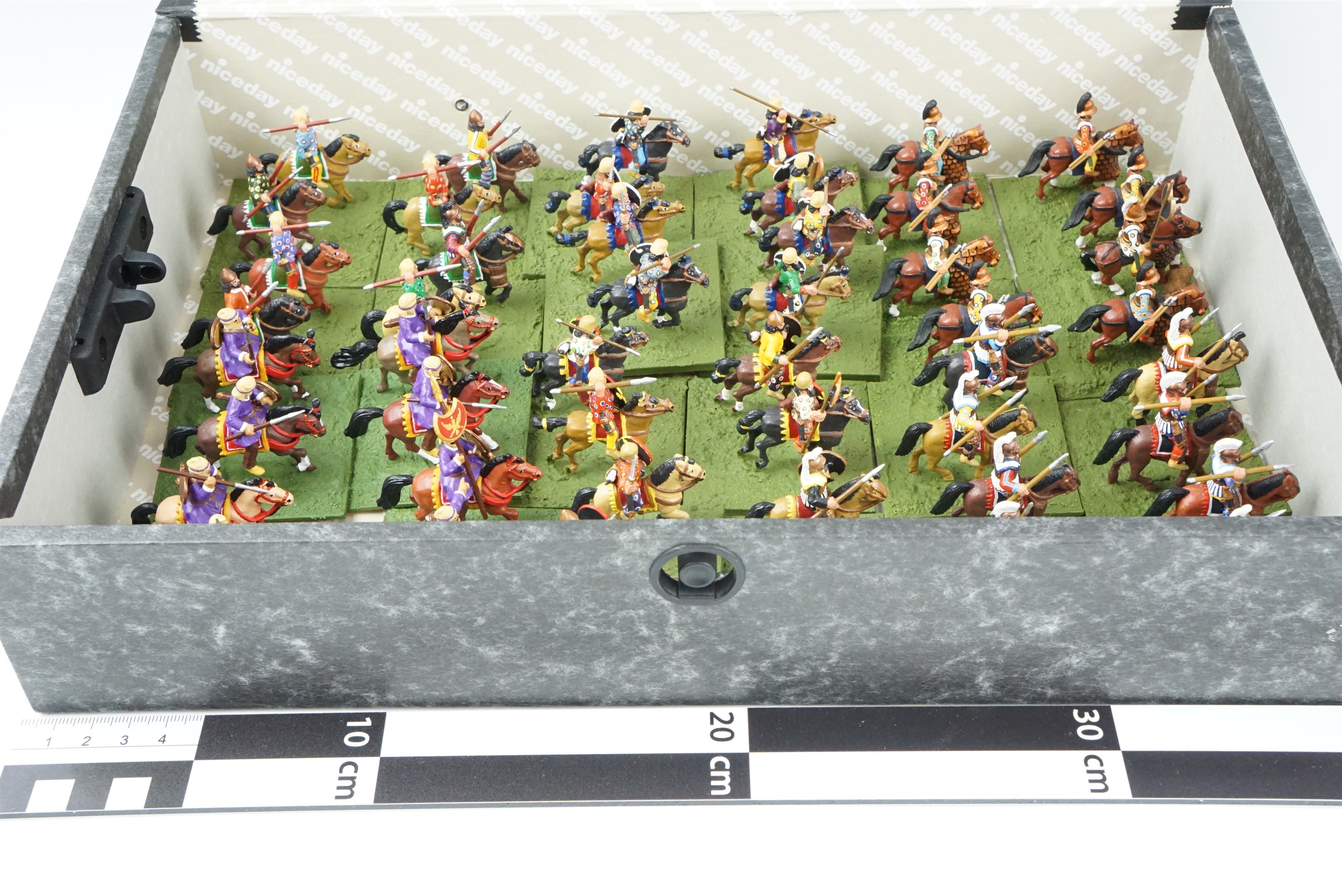 [ Wargaming ] A large quantity of war games scale model classical Greek and Persian soldiers - Image 8 of 11
