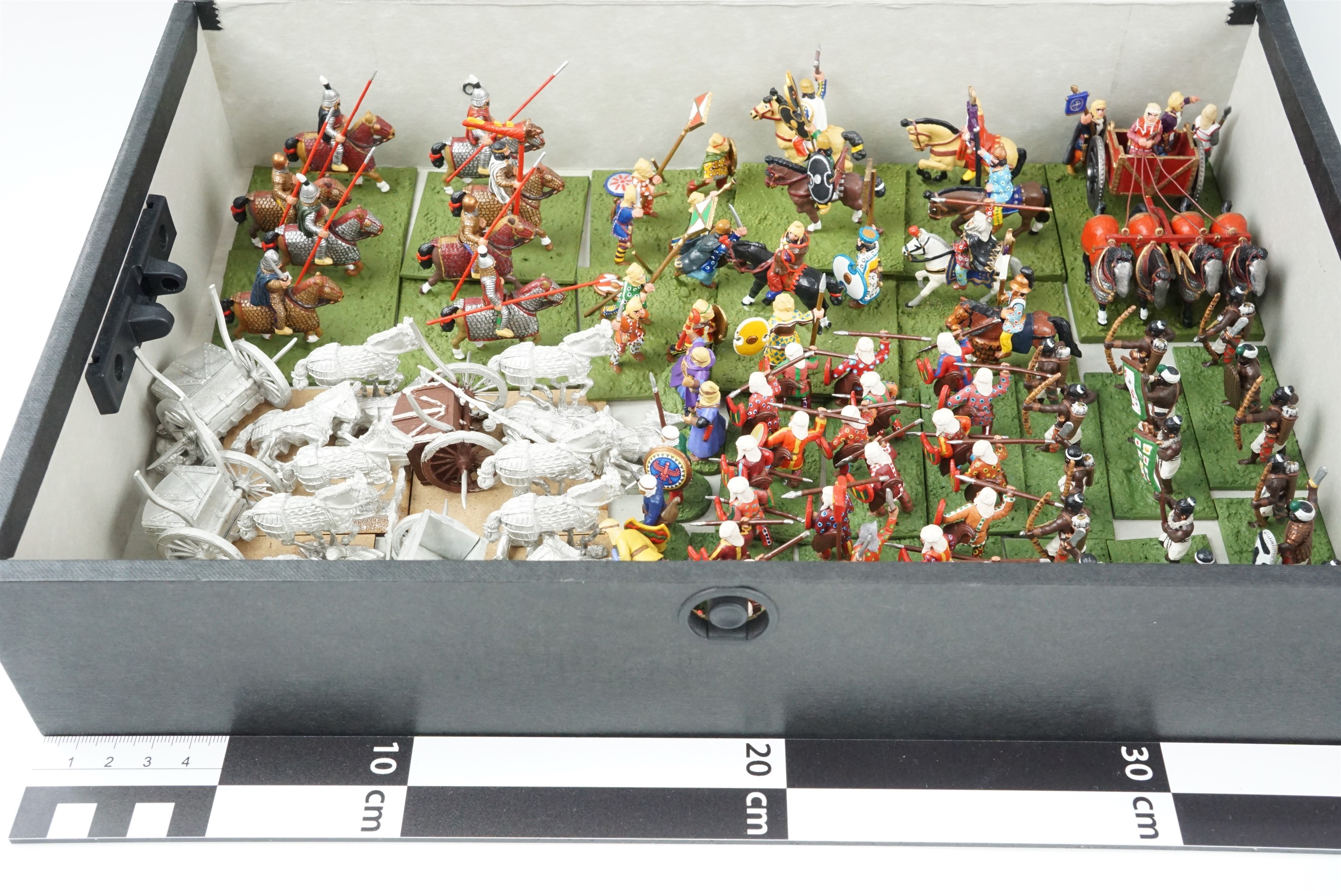 [ Wargaming ] A large quantity of war games scale model classical Greek and Persian soldiers - Image 9 of 11