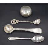 Victorian and later silver smalls, comprising a Victorian condiment spoon and another bearing a