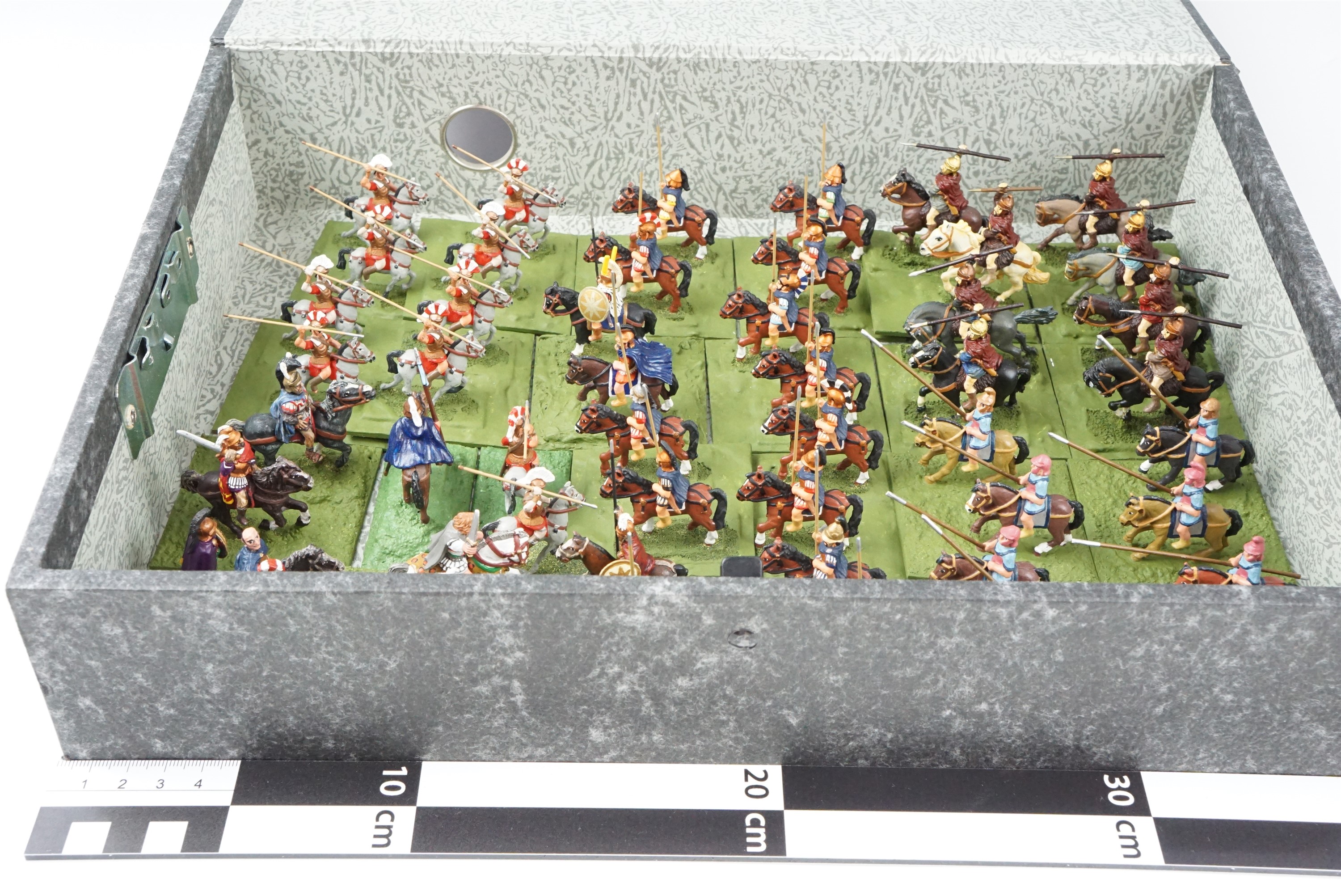 [ Wargaming ] A large quantity of war games scale model classical Greek and Persian soldiers - Image 2 of 11