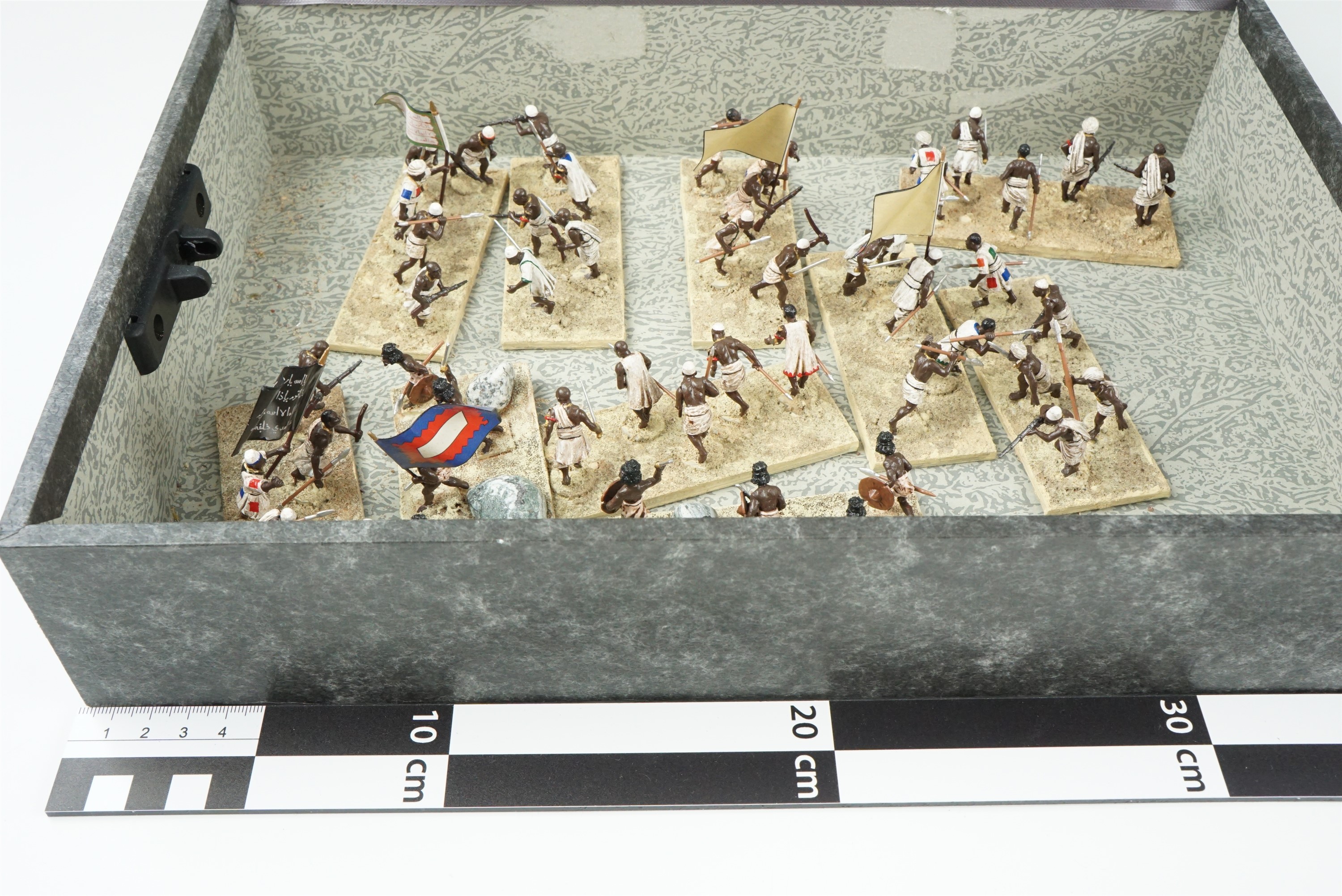 [ Wargaming ] A quantity of war games scale model soldiers, figures and structures of Victorian - Image 5 of 21