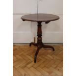 A George III mahogany snap top tripod table, 63.5 x 71 cm