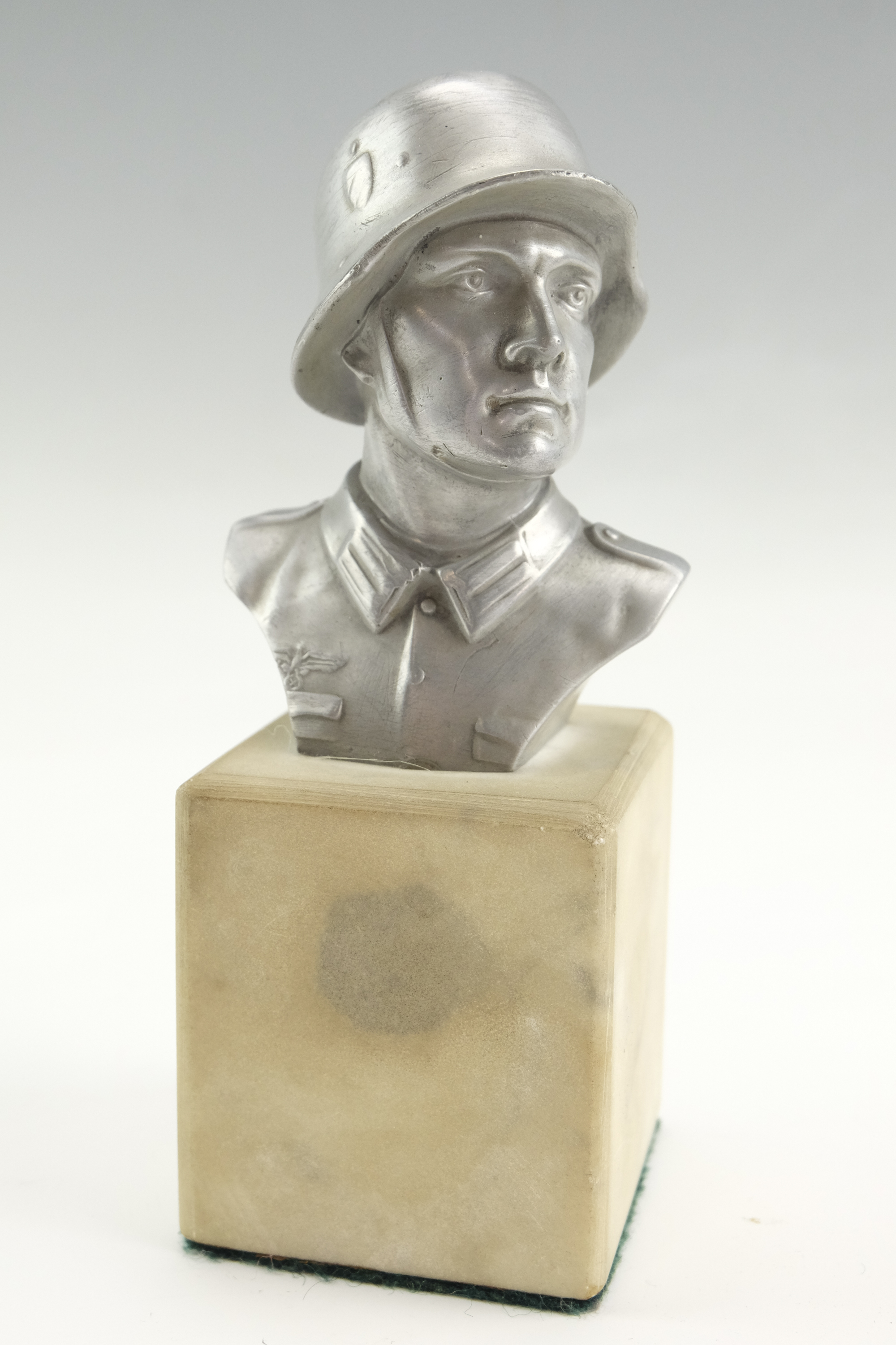 A pair of busts respectively of a German Third Reich Luftwaffe and a German army soldier, silver - Image 6 of 7
