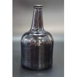 An 18th Century mallet form black glass wine bottle, 11.5 x 21 cm