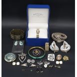 A quantity of vintage and later costume jewellery, including a malachite set bangle, mother of pearl