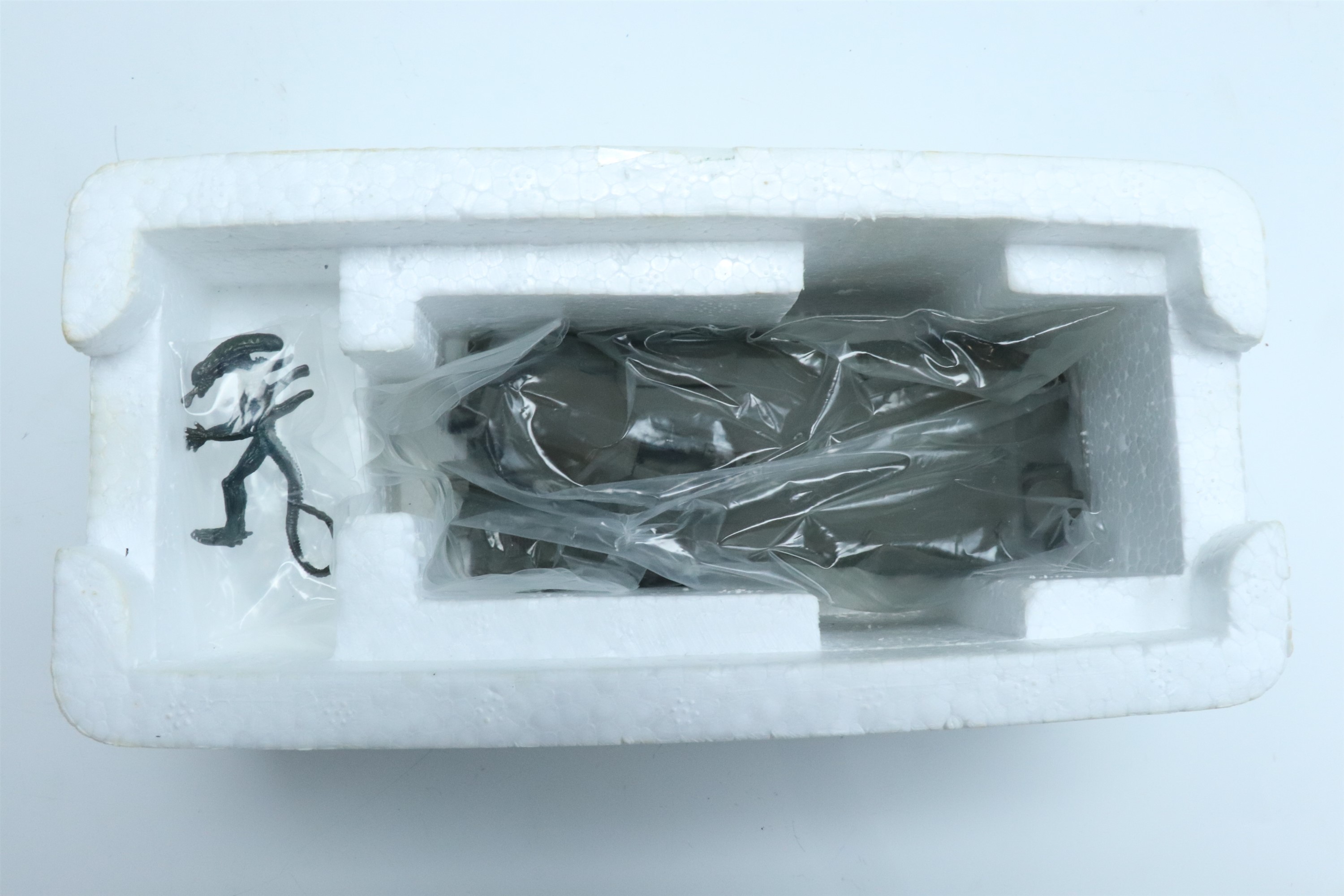 A boxed limited edition Aliens 1/72 scale diecast model Drop Ship together with a boxed 1/72 scale - Image 3 of 5