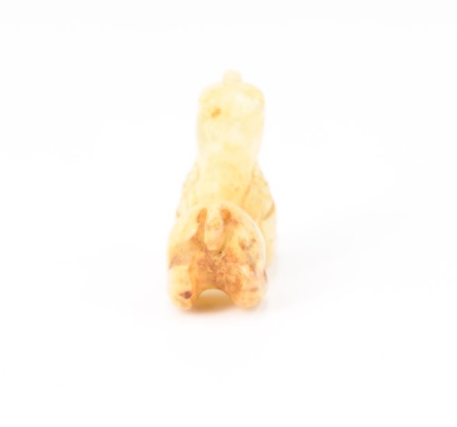 A small Chinese carved jade guardian lion, 2 cm - Image 3 of 4