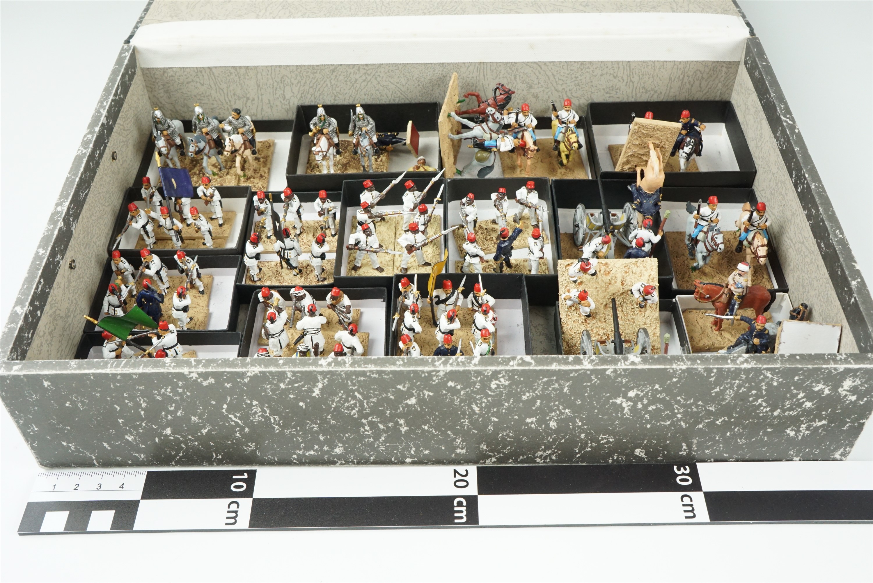 [ Wargaming ] A quantity of war games scale model soldiers, figures and structures of Victorian - Image 16 of 21