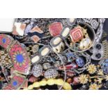 A quantity of vintage and later costume jewellery, including a horn necklace, a Murano bead