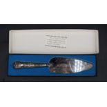 A boxed 1980s silver handled cake slice, 25 cm