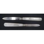Two late 19th / early 20th Century mother-of-pearl handled silver fruit knives, longest 14.5 cm