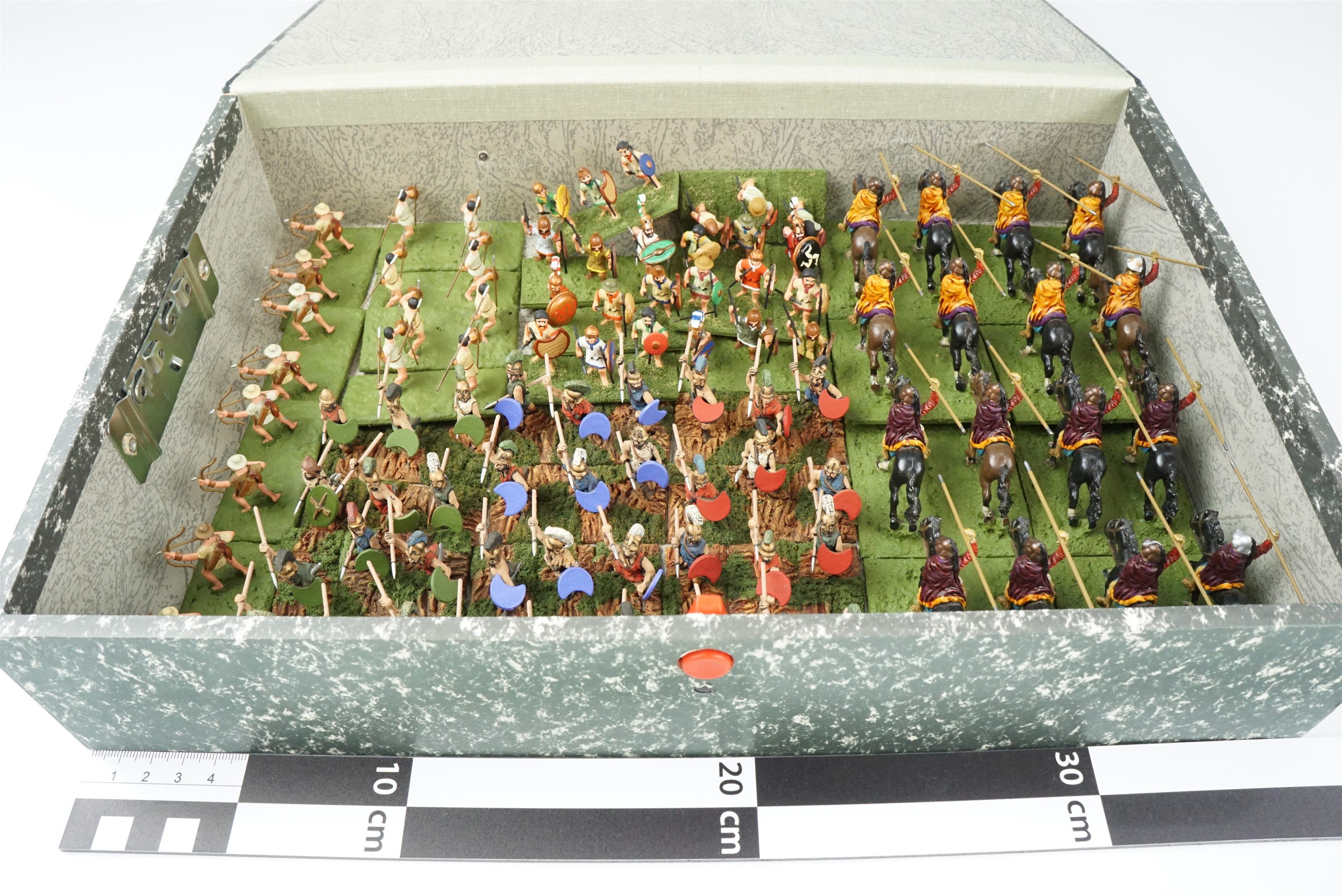 [ Wargaming ] A large quantity of war games scale model classical Greek and Persian soldiers - Image 5 of 11