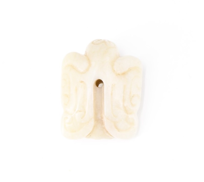 A Chinese carved jade toggle on the form of a phoenix, 3 cm - Image 2 of 2