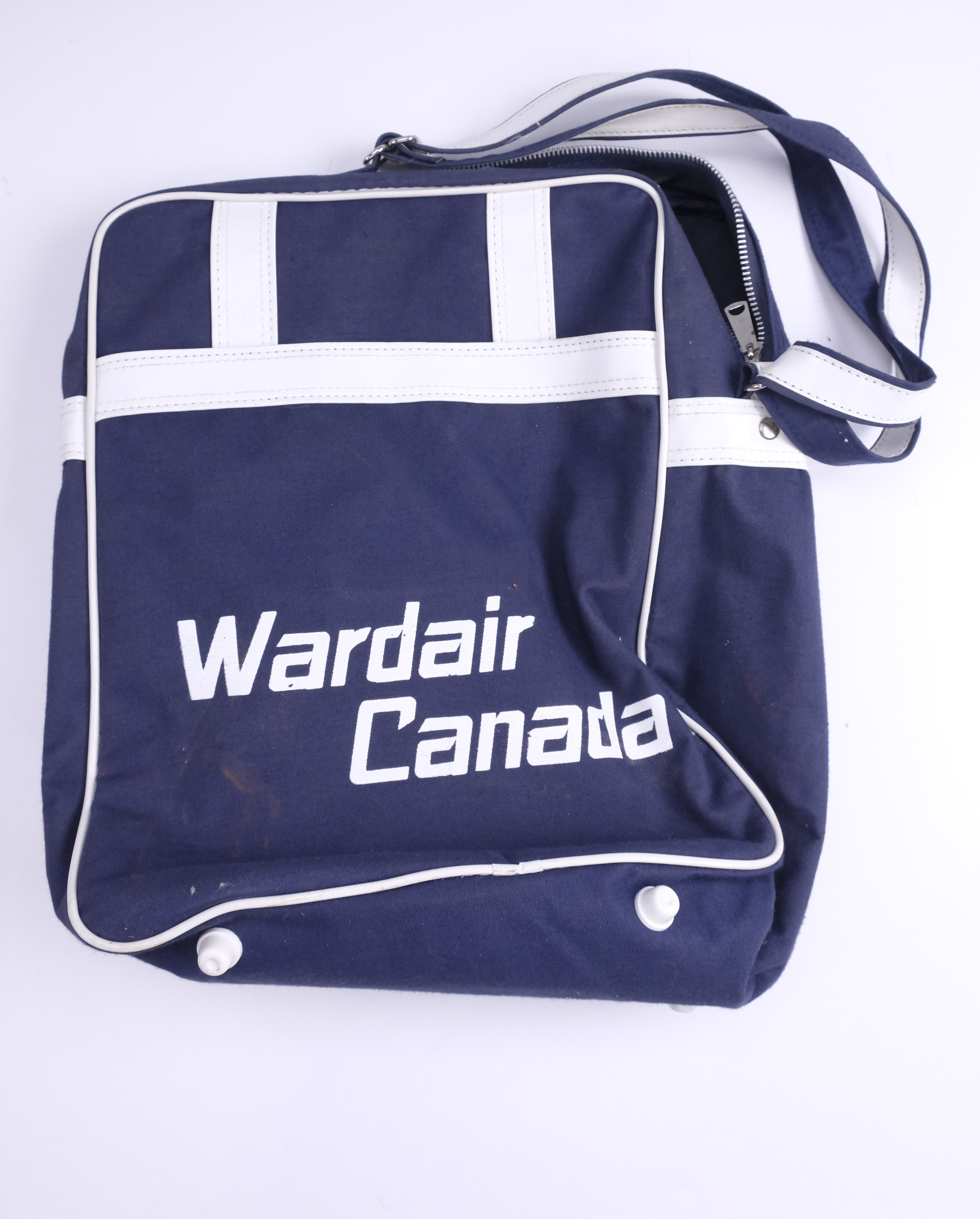 A vintage 'Wardair Canada' canvas travel bag, 28 x 15 x 37 cm - Image 2 of 2